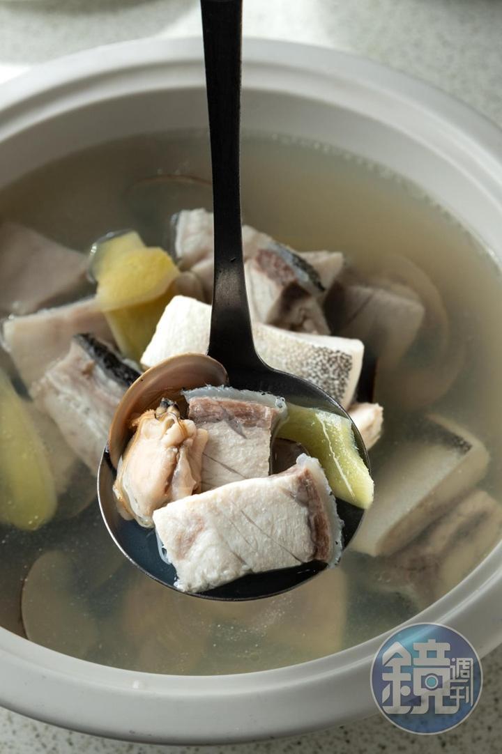 「海鮮湯」非常醇厚，入口滿滿香氣，卻給人清新的味覺感。