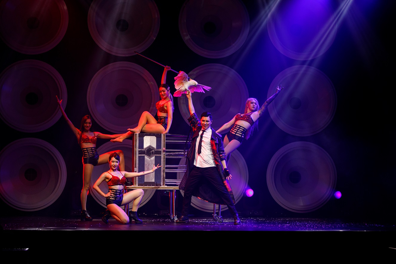 一場很有氣勢與精緻細節的「High浪魔幻秀」，拍手聲不斷。