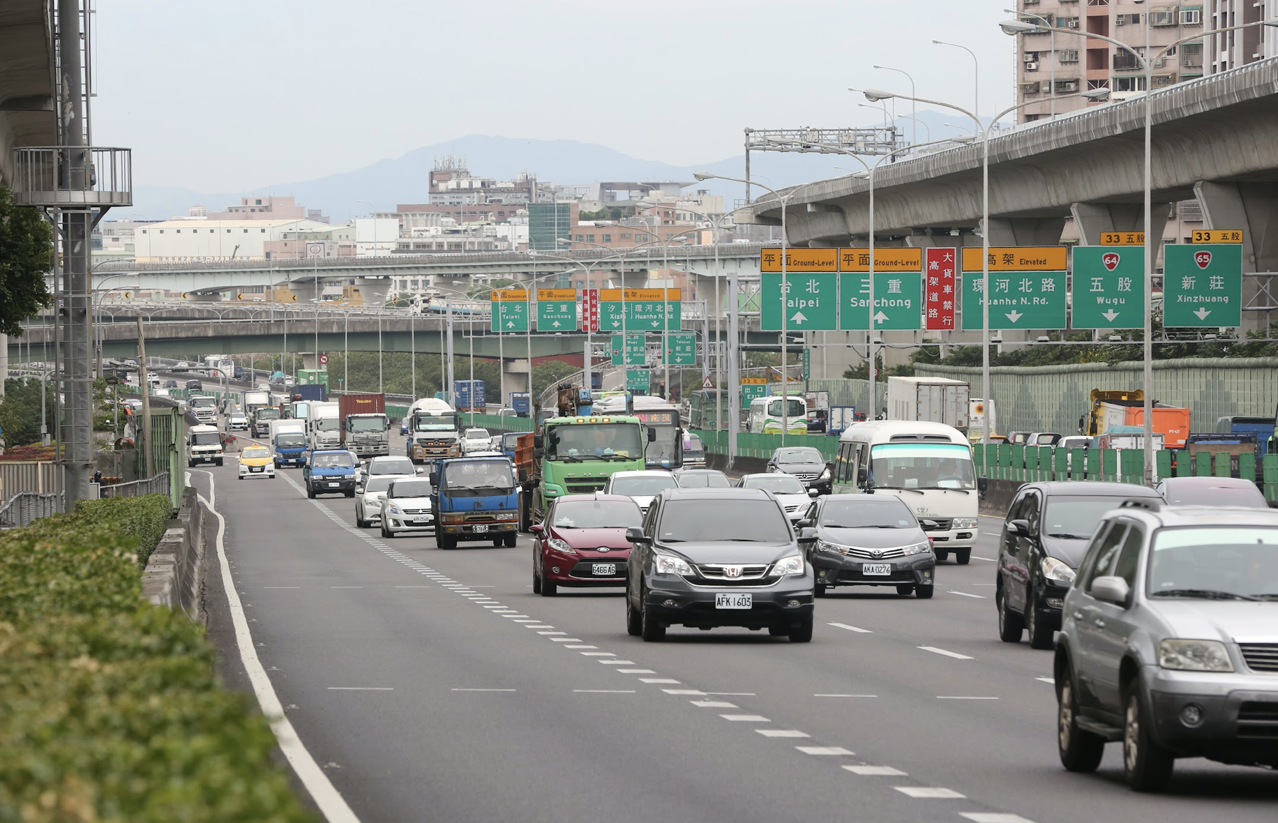交通部高公局提醒8重點路段易塞車，民眾出門前可查詢最新路況，避開壅塞路段。（資料照）