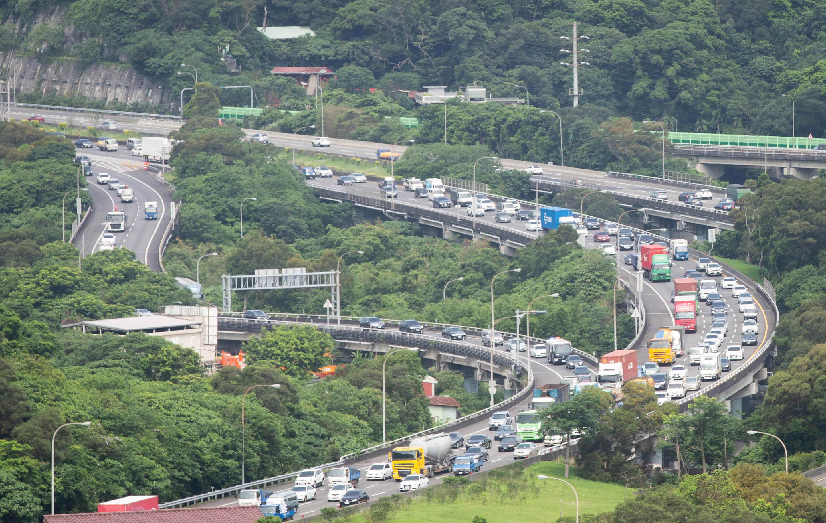 高公局公布大年初二15處「地雷」壅塞路段，建議南向用路人儘量於下午時段出發，或者改走替代道路。（示意圖，本刊資料照）