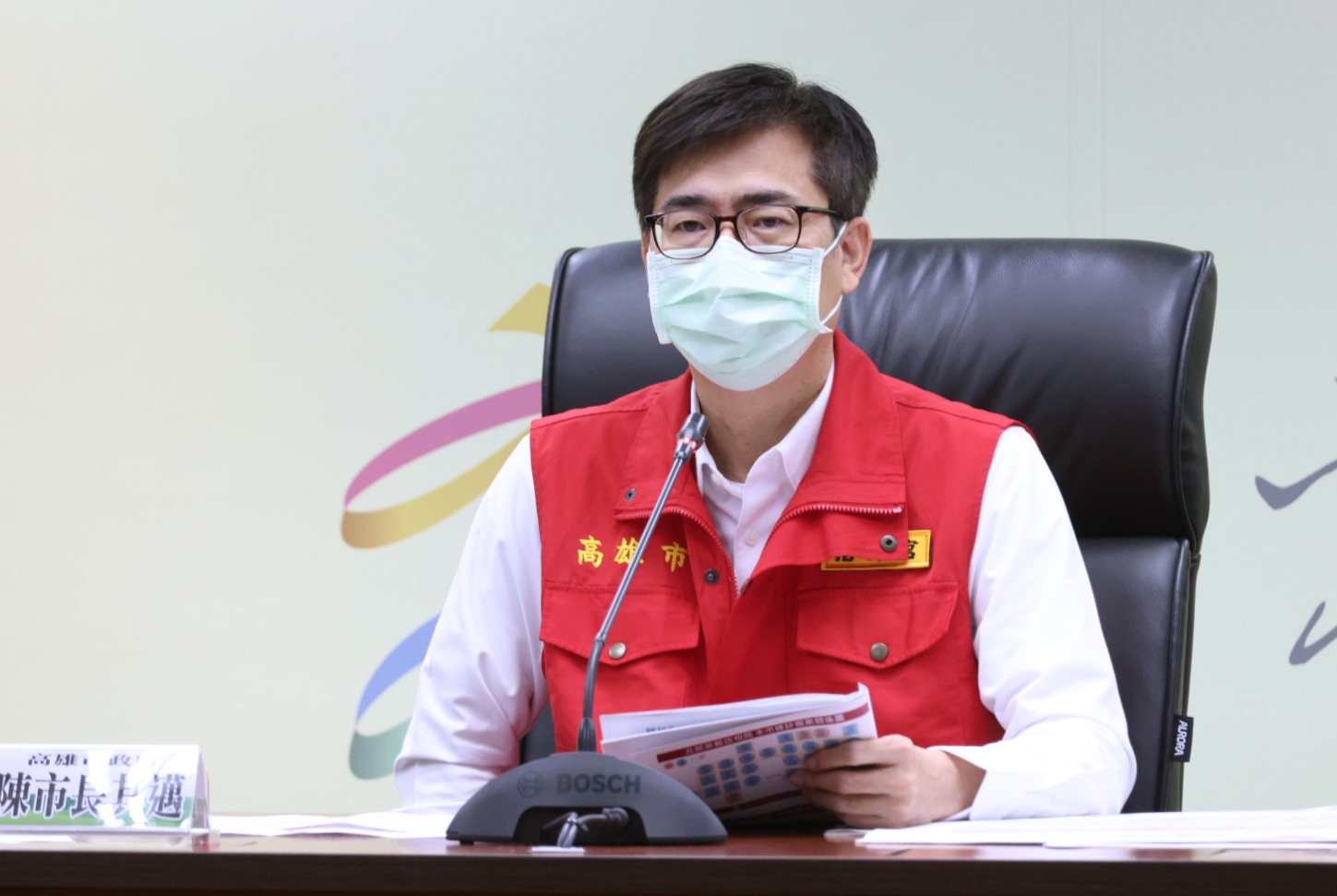 針對一名引水人未依規定採檢，高雄市府將對其開罰。（翻攝自陳其邁臉書）