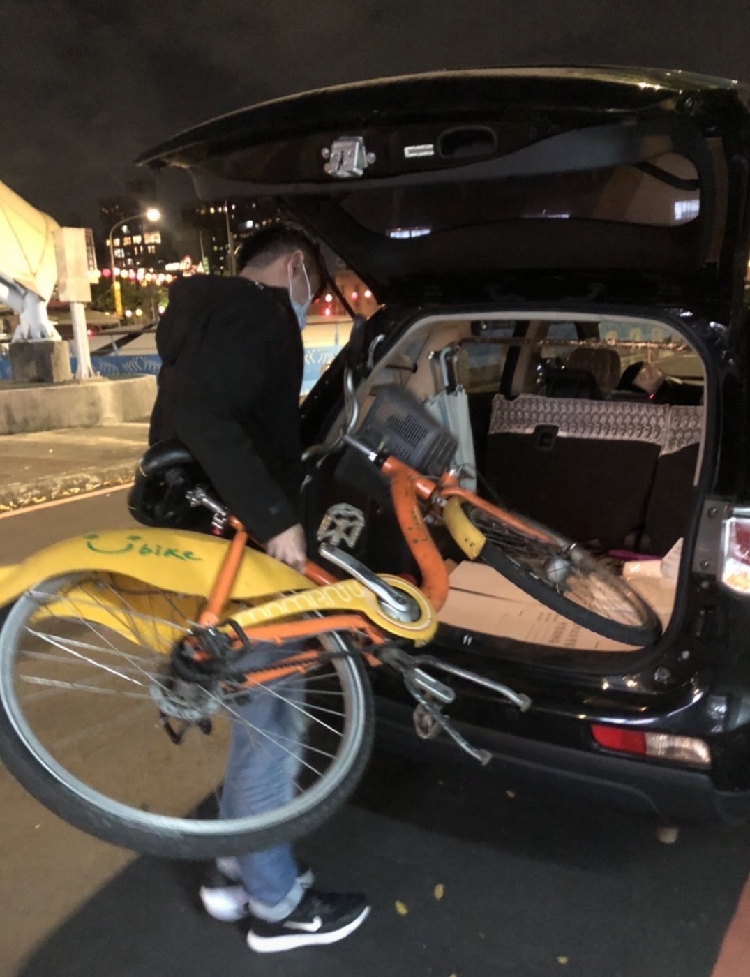 鄭嫌偷YouBike1.0版當行竊交通工具。(警方提供)