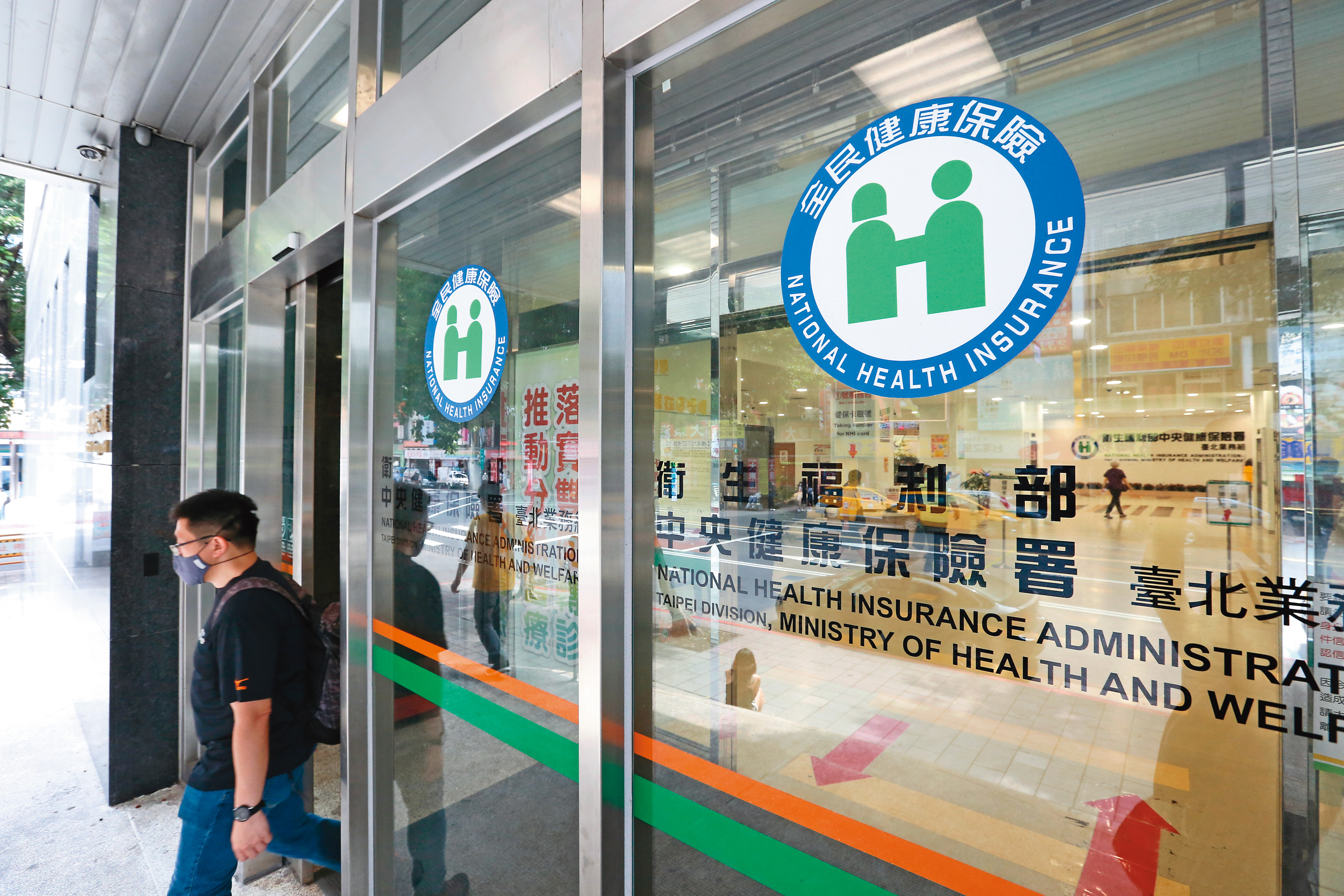 台灣慢性腎病治療費用高達500億元以上，其中8、9成都是洗腎費用，使健保資源嚴重傾斜。
