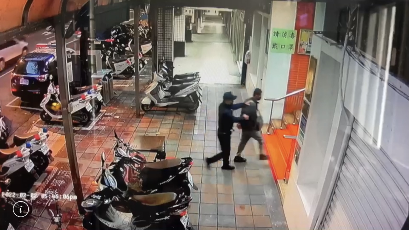 賴男被依竊盜罪嫌帶回警局偵辦。（警方提供）