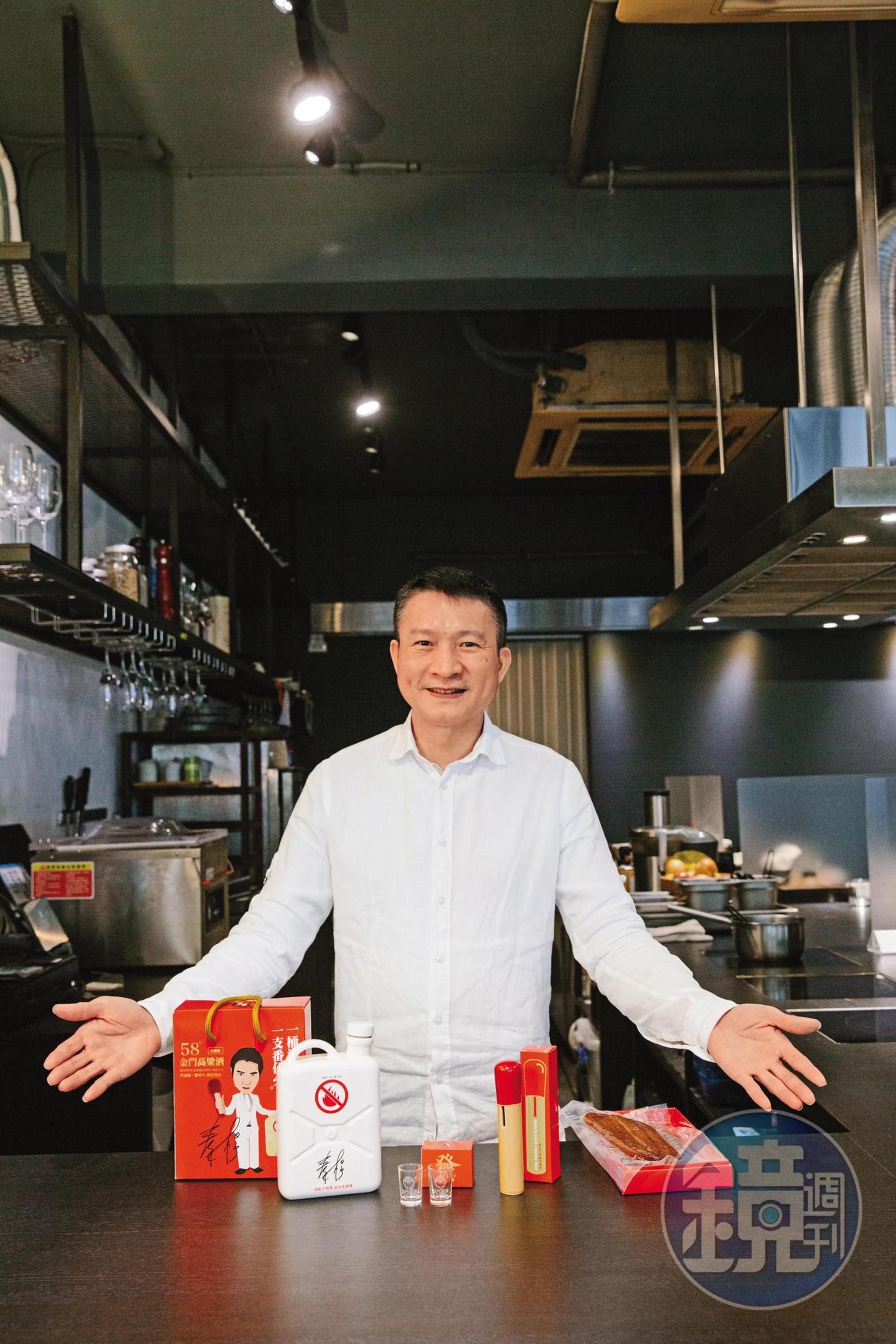 秦楊自己研發劉文聰周邊商品販售。