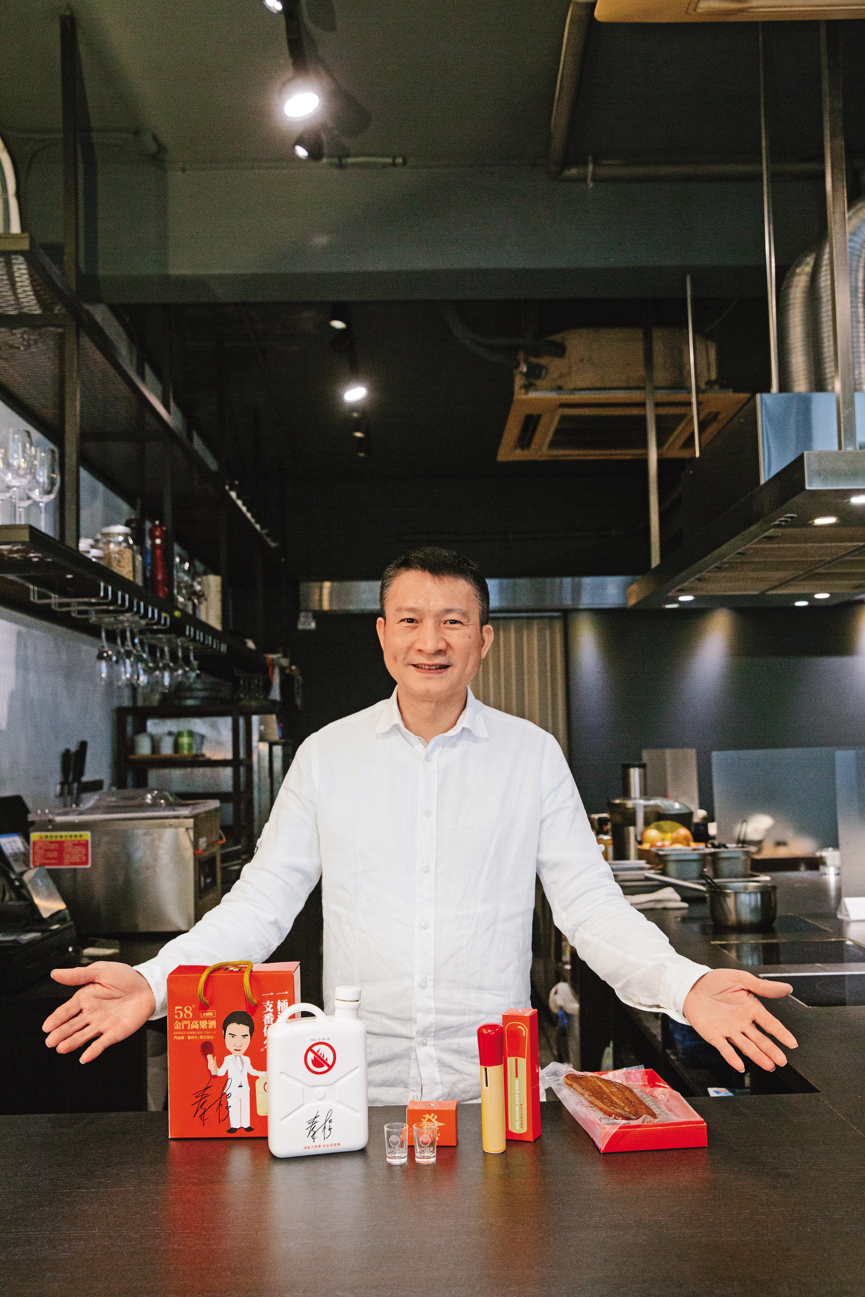 秦楊自己研發劉文聰周邊商品販售。