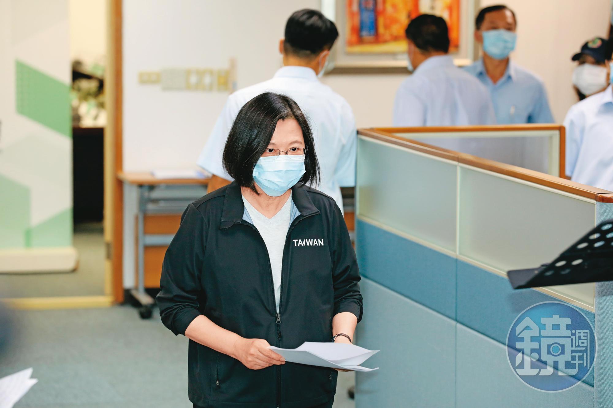 蔡英文拍板年底選舉期程延至農曆年後展開，黨內醞釀組政務官「會做事連線」戰隊出戰縣市長。