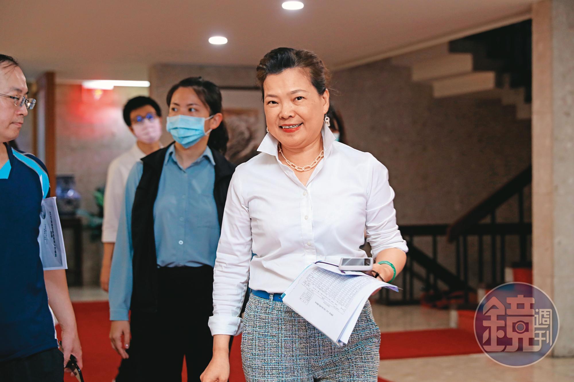 經濟部長王美花被黨內點名是回鄉出戰彰化縣長的「貴婦刺客」。