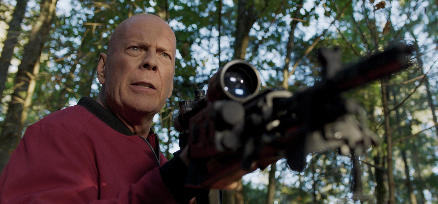 布魯斯威利爛片齊發，包括《終極狩獵團》在內一年竟出了8部片，且有多部中文片名都用了「終極」2字。（車庫提供）