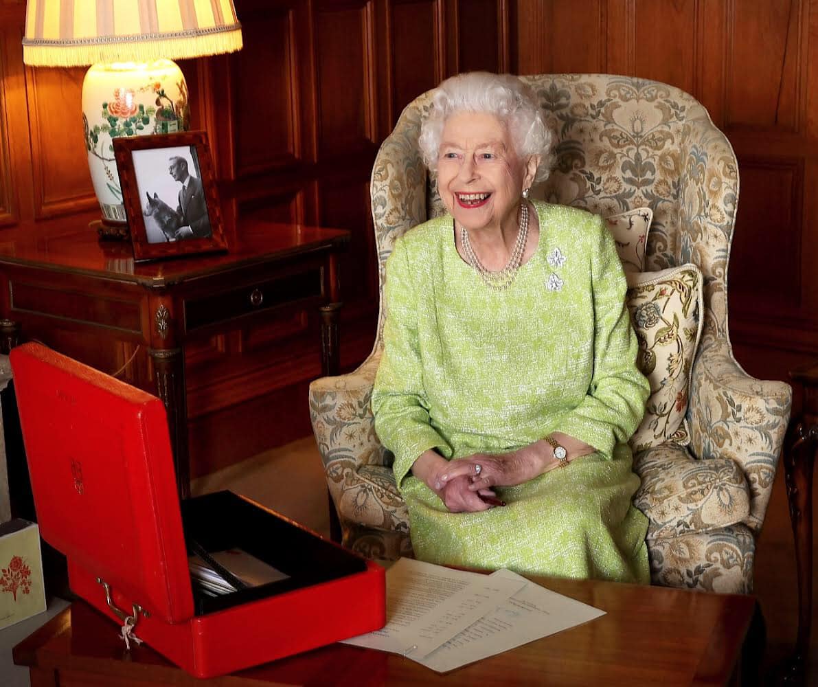 英國女王迎接登基70週年紀念。（翻攝The Royal Family臉書）