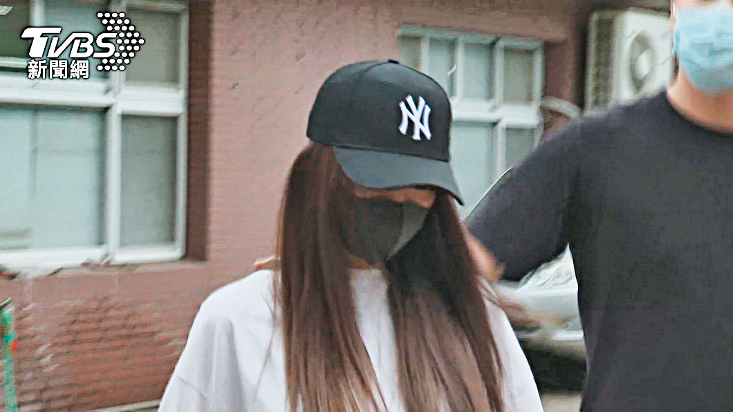 本土成人平台SWAG負責人和多名女優去年遭警方約談，聲量大幅滑落。（翻攝TVBS）