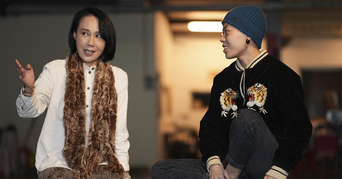 郭春美與孫凱琳彩排前一同接受訪問,分享這次演出《雨中戲台》的點滴。