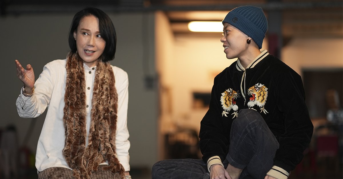 郭春美與孫凱琳彩排前一同接受訪問，分享這次演出《雨中戲台》的點滴。