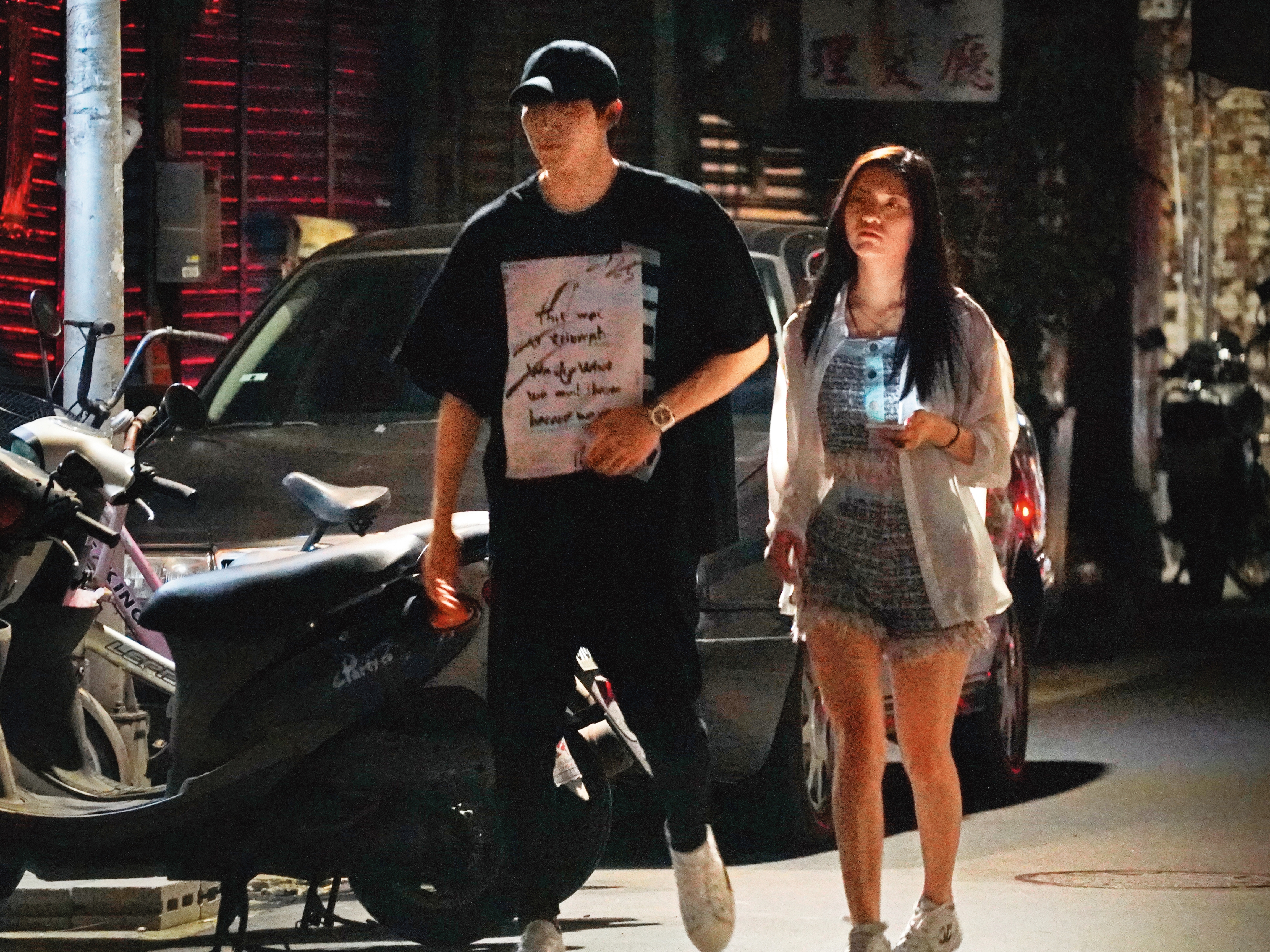 黃宏軒（左）2019年曾與UCLA學霸陳亮君（右）交往。