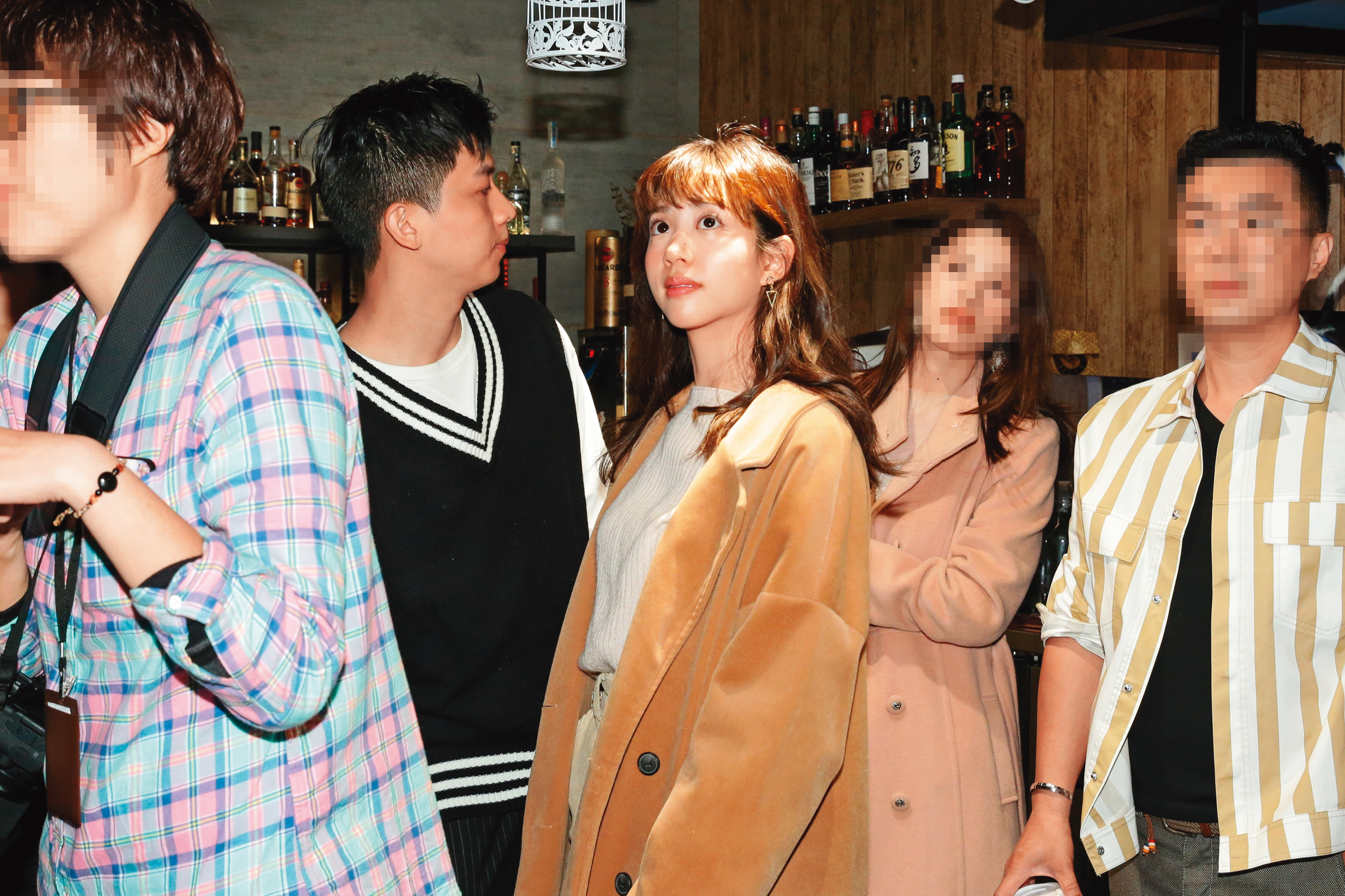 2018年，荳荳（中）曾和何孟遠（左二）一同出席面膜品牌活動。