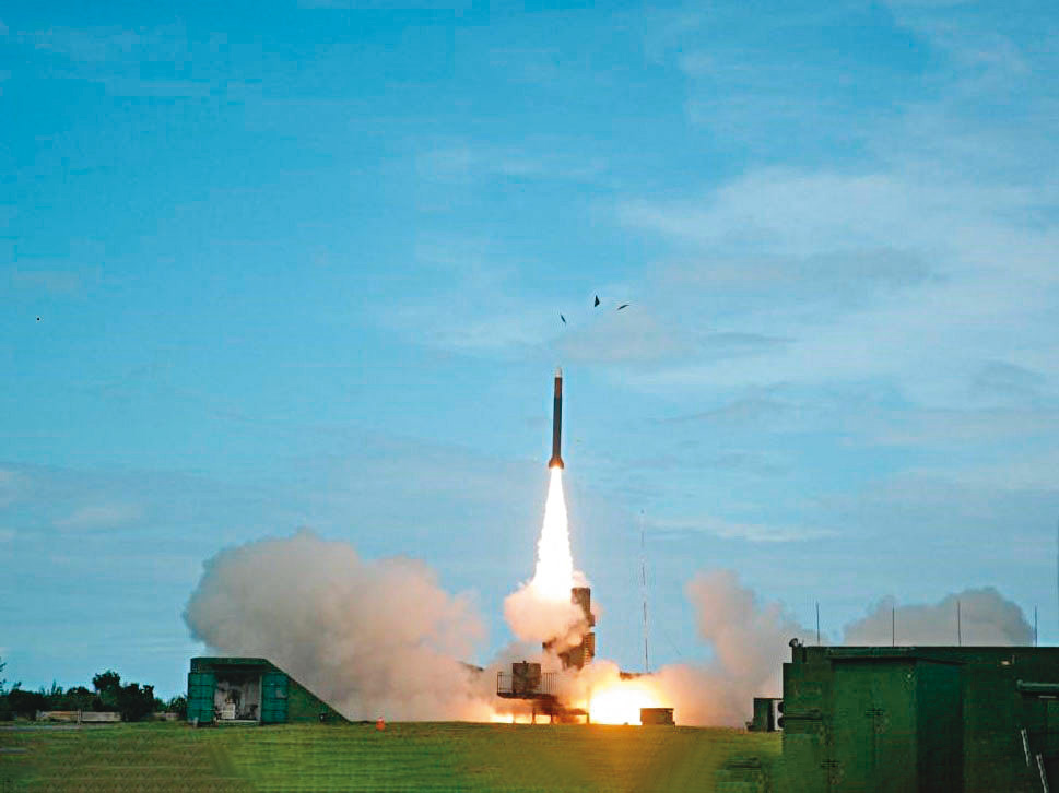 天弓飛彈由中科院自主研發，不論速度或準確度均聞名海內外，國防部已部署在全台各地，確保台海安全無虞。（翻攝中科院官網）