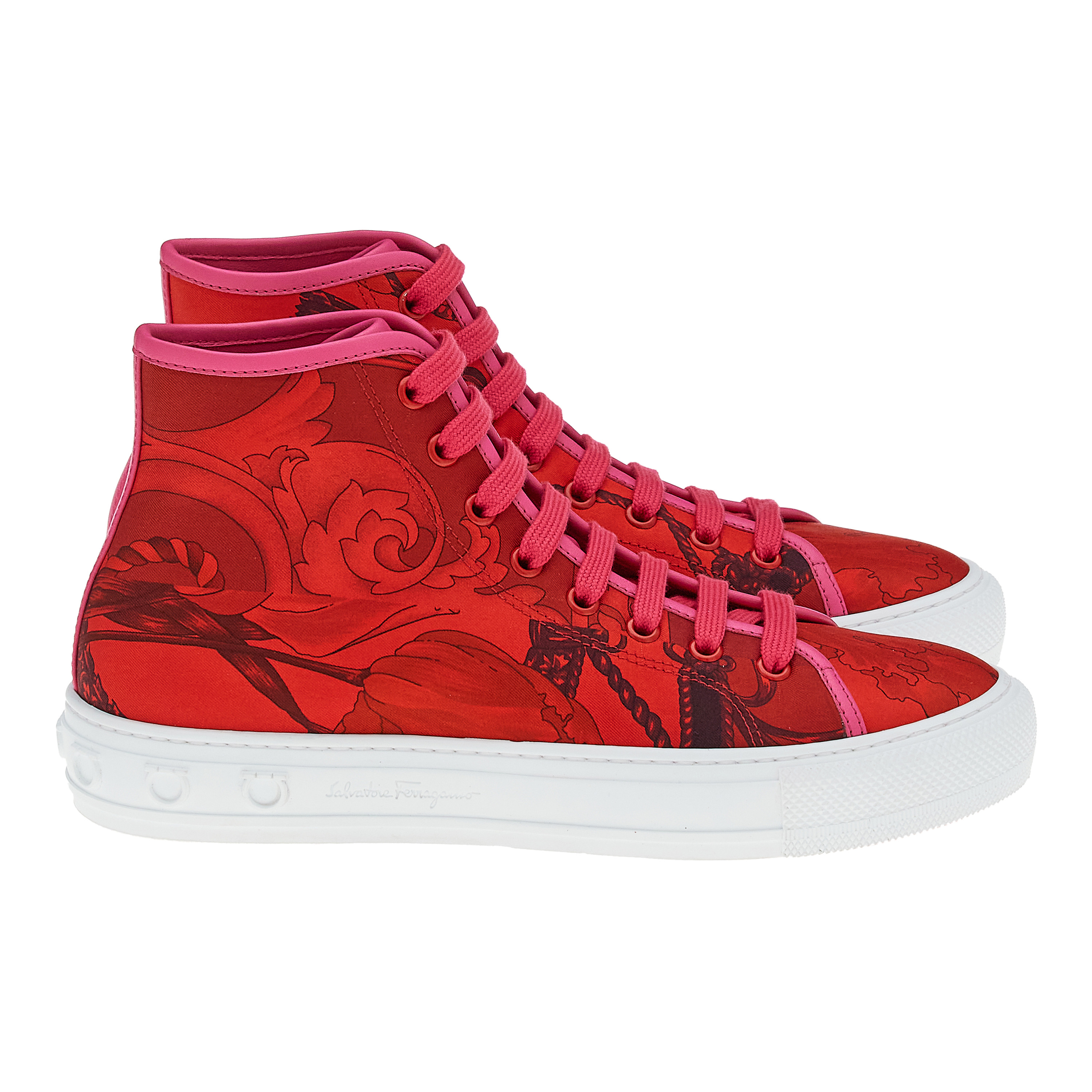 情人節限定系列高筒休閒鞋，NT$28,900。（Salvatore Ferragamo提供）