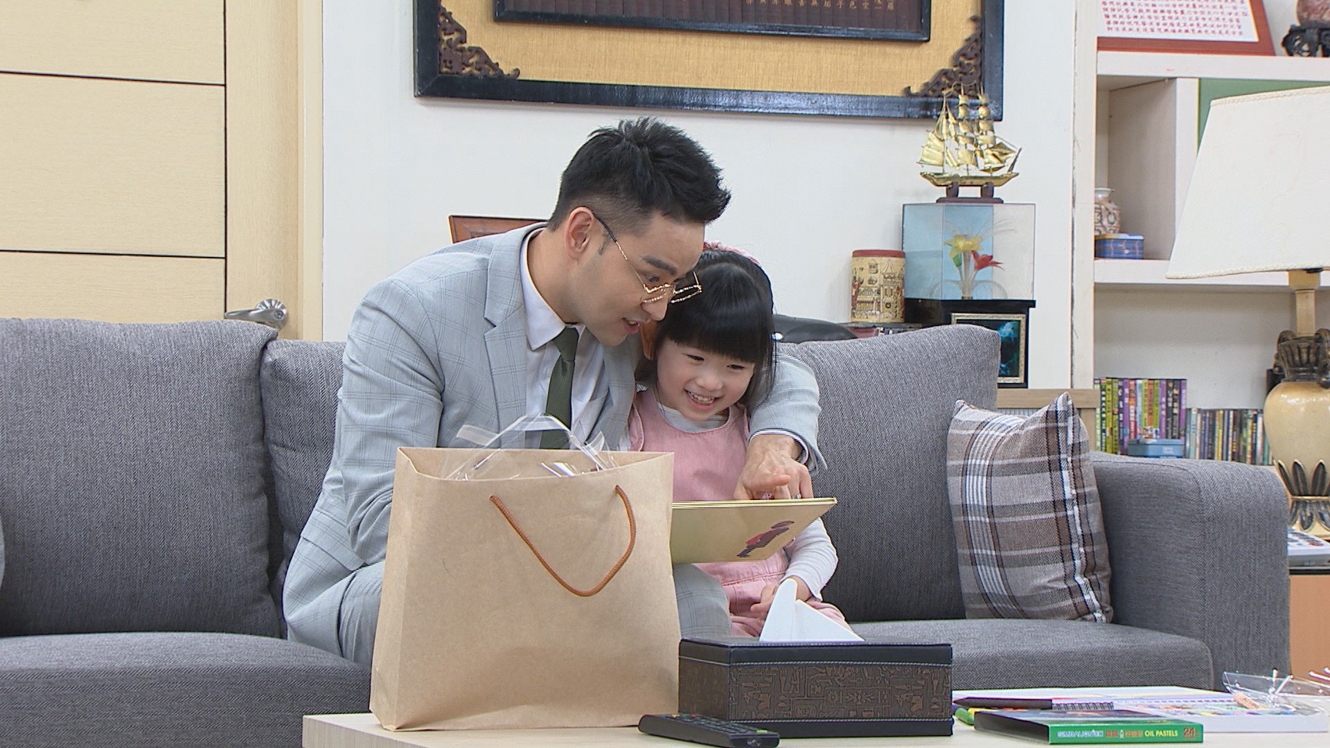 《黃金歲月》潘柏希甘願當寵孩魔人，開心角色有溫暖面。（民視提供）