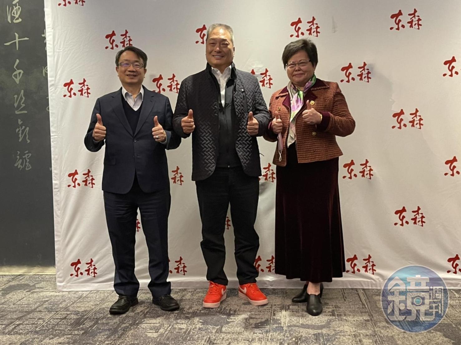 東森集團今舉辦媒體餐敘，王令麟（中）曝有意開500家寵物複合店。