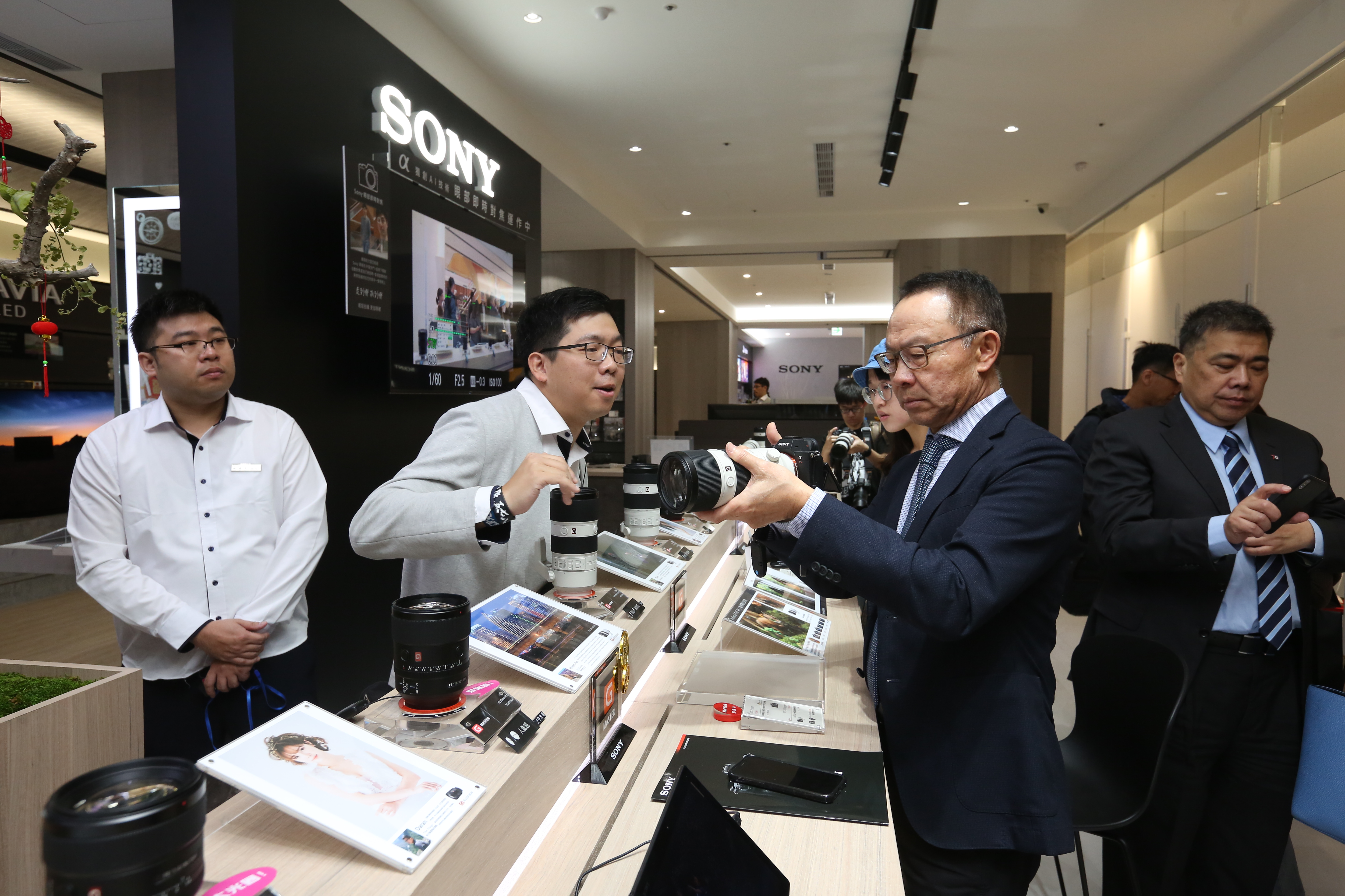 全球每3台單眼數位相機的OLPF，就有一台是由澤米提供。