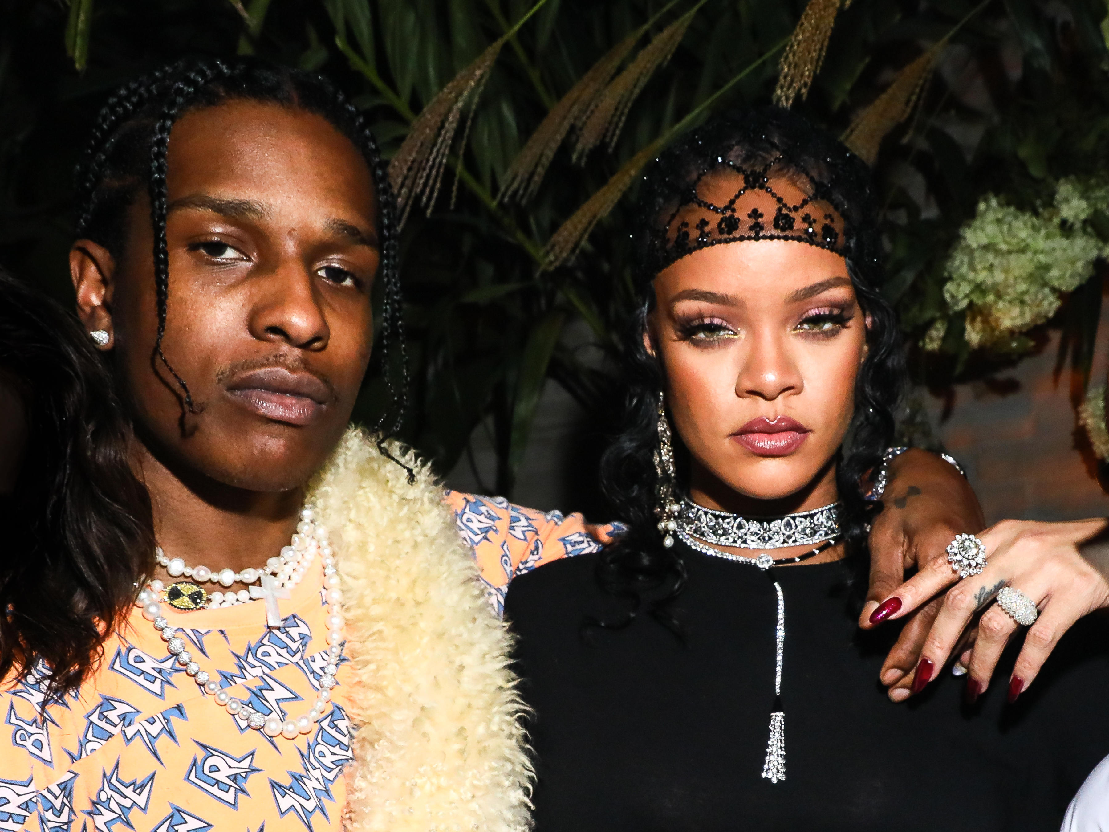 蕾哈娜（右）跟男友A$AP Rocky（左）緋聞傳了10年之久，總算升格要當爸媽了。（東方IC）