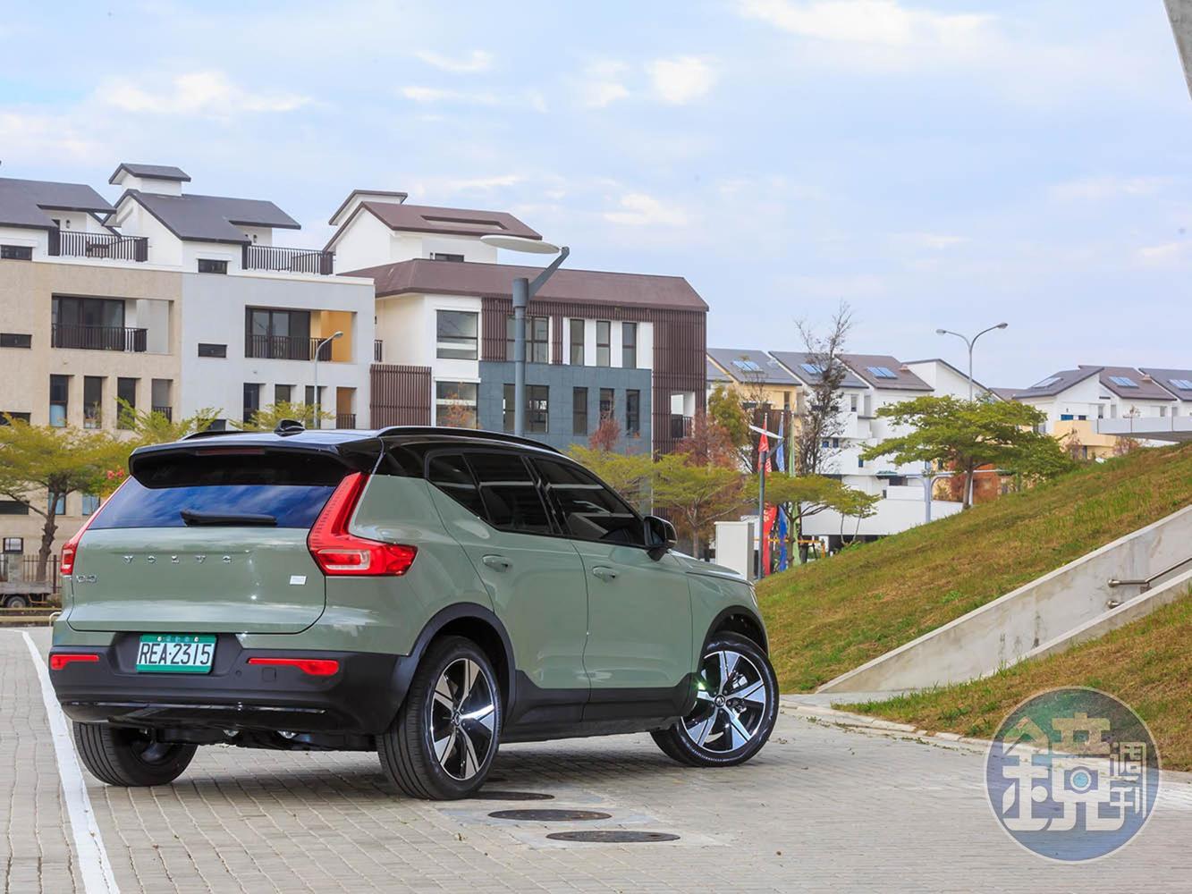 車尾維持著品牌C字型尾燈的造型。