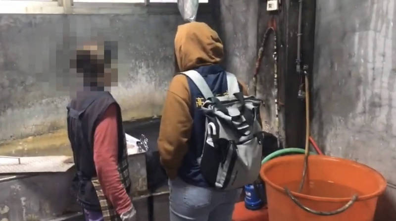 高雄市衛生局前往稽查，要求業者限期改善。（翻攝畫面）