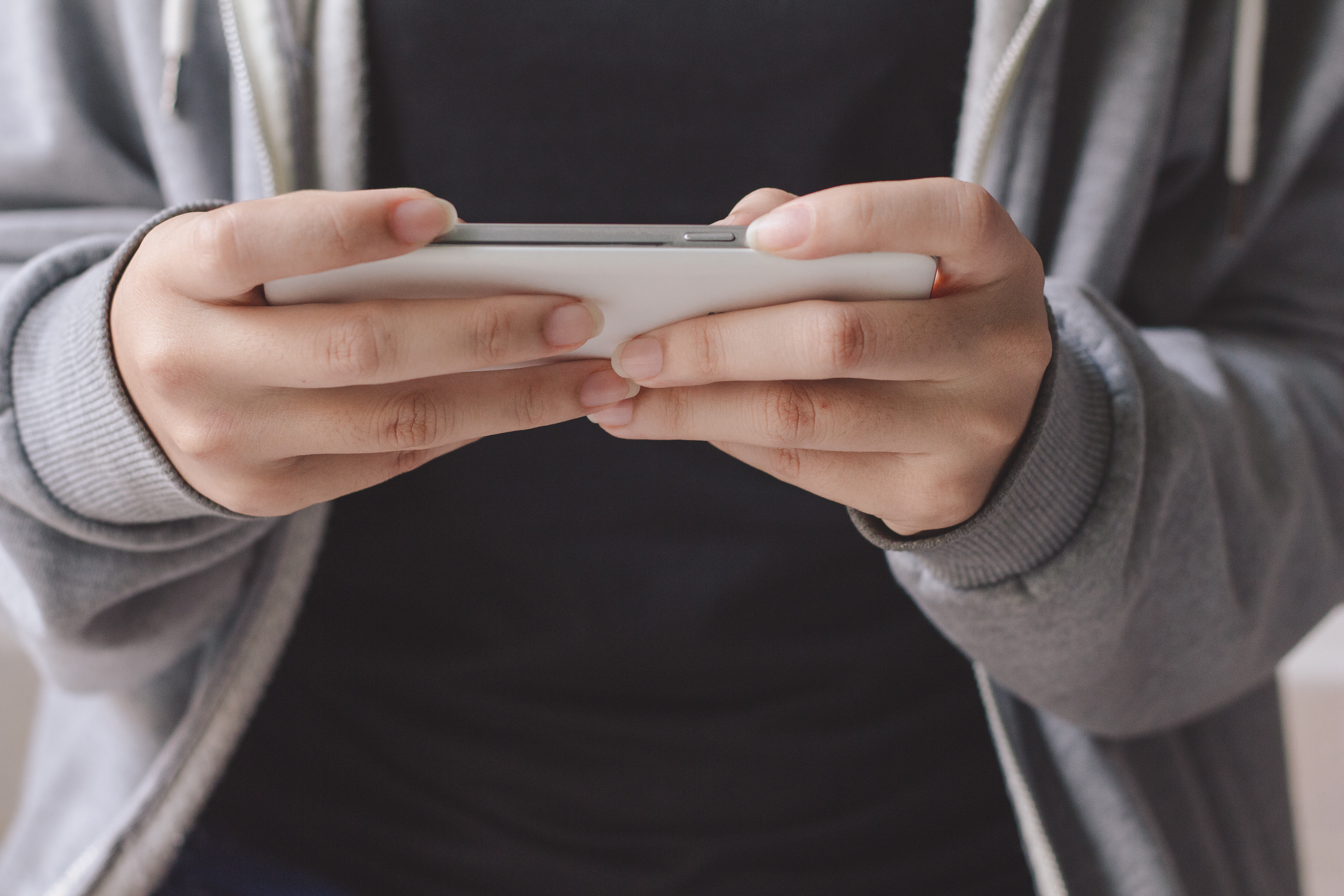 一名手遊課金玩家控訴，自己想應徵遊戲公司卻遭趕出大門，令他相當心寒。（示意圖，東方IC）