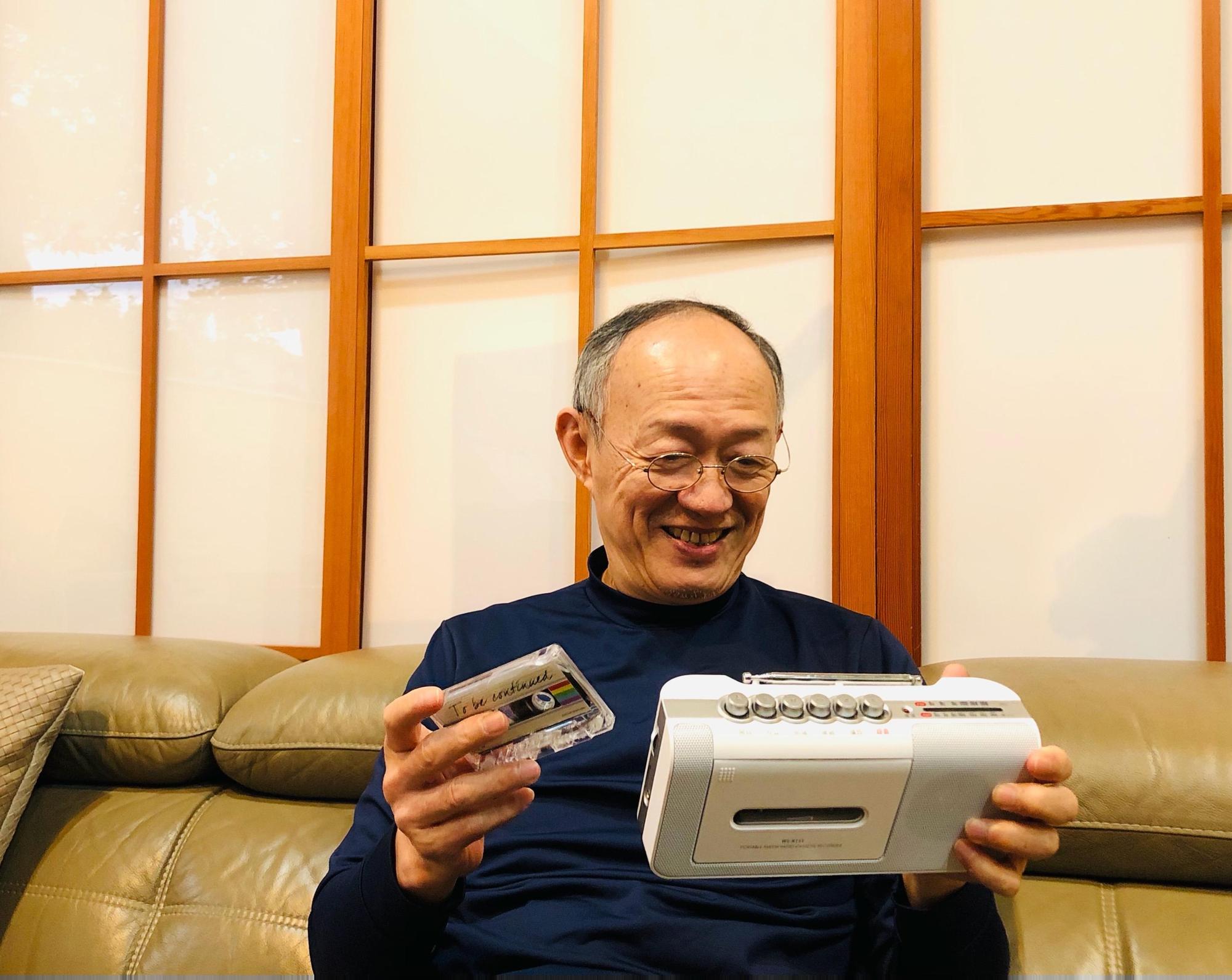 金士傑收到由多年來的合作搭檔與子弟兵錄製的專屬70歲紀念生日禮物。（果陀劇場提供）