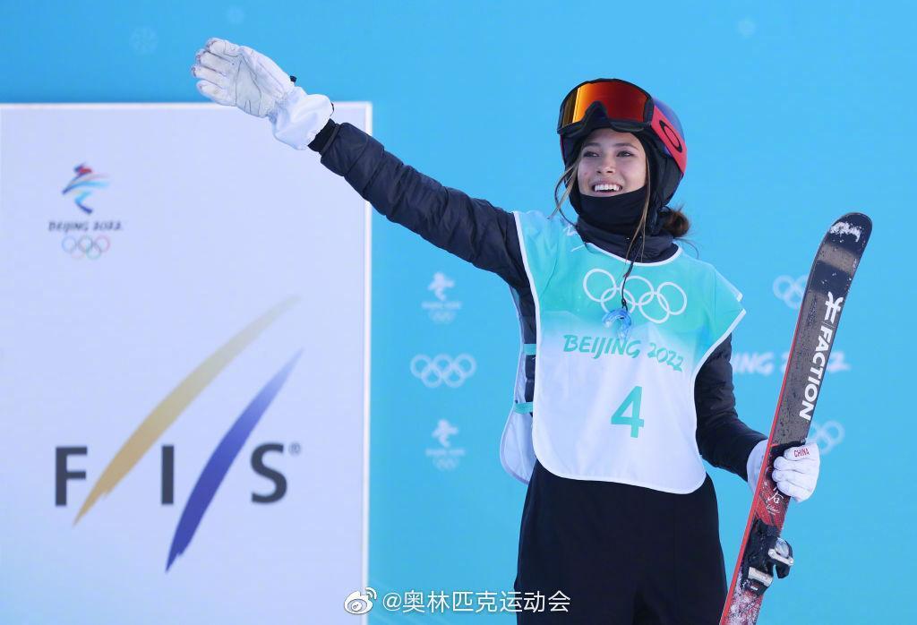 谷愛凌今奪下自由滑雪女子大跳台項目金牌。（翻攝奧林匹克運動會微博）
