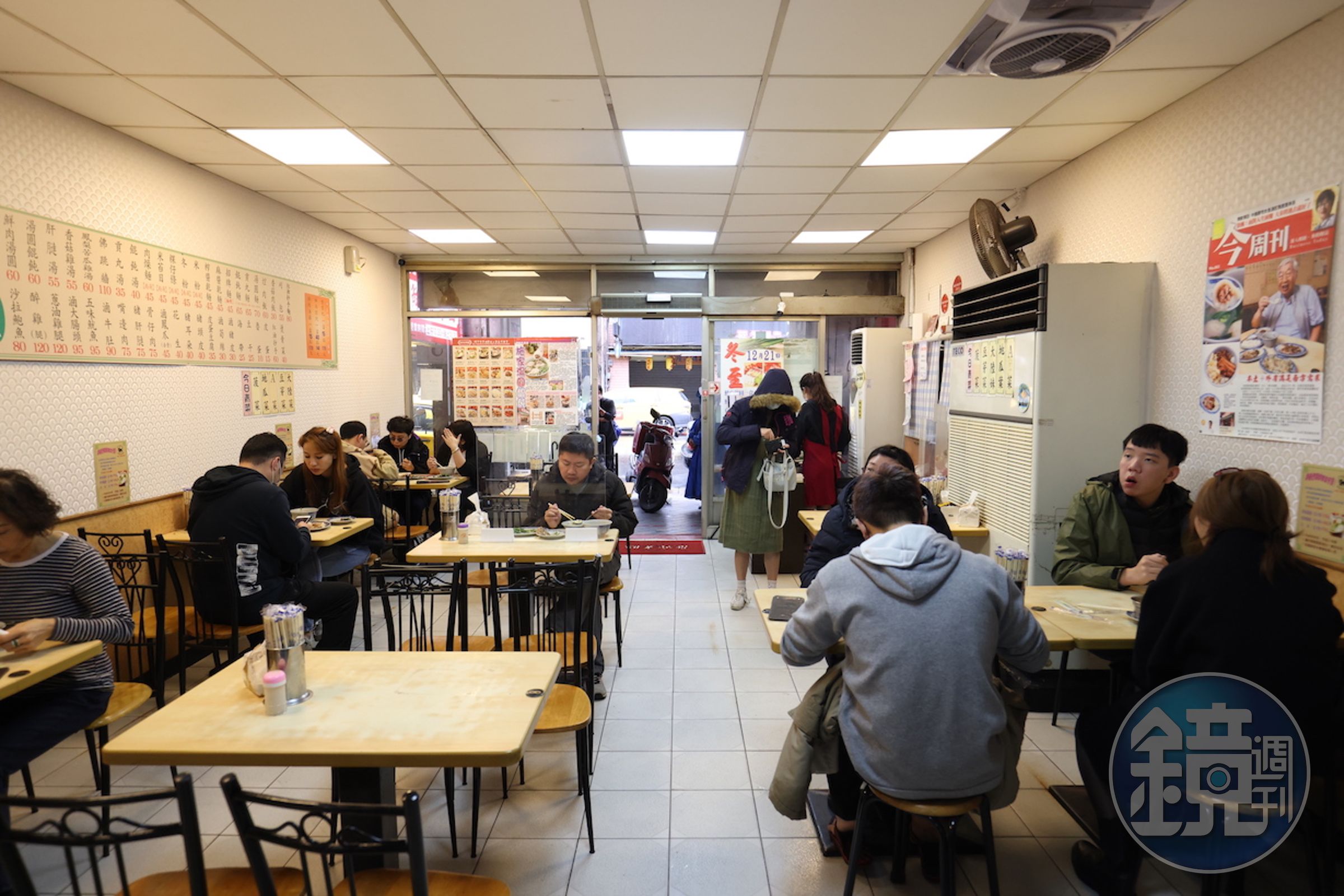 中午一開店，無論外帶或內用的人潮始終絡繹不絕。