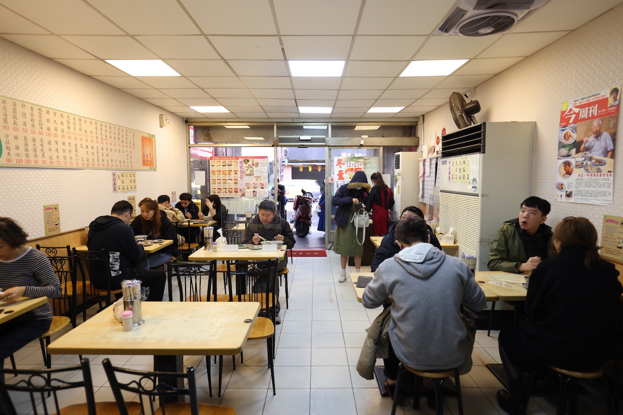 中午一開店，無論外帶或內用的人潮始終絡繹不絕。