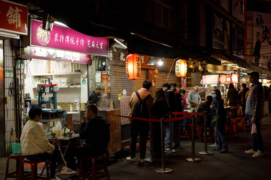 位於通化夜市的「御品元冰火湯圓」連續3年入選米其林指南必比登推介。