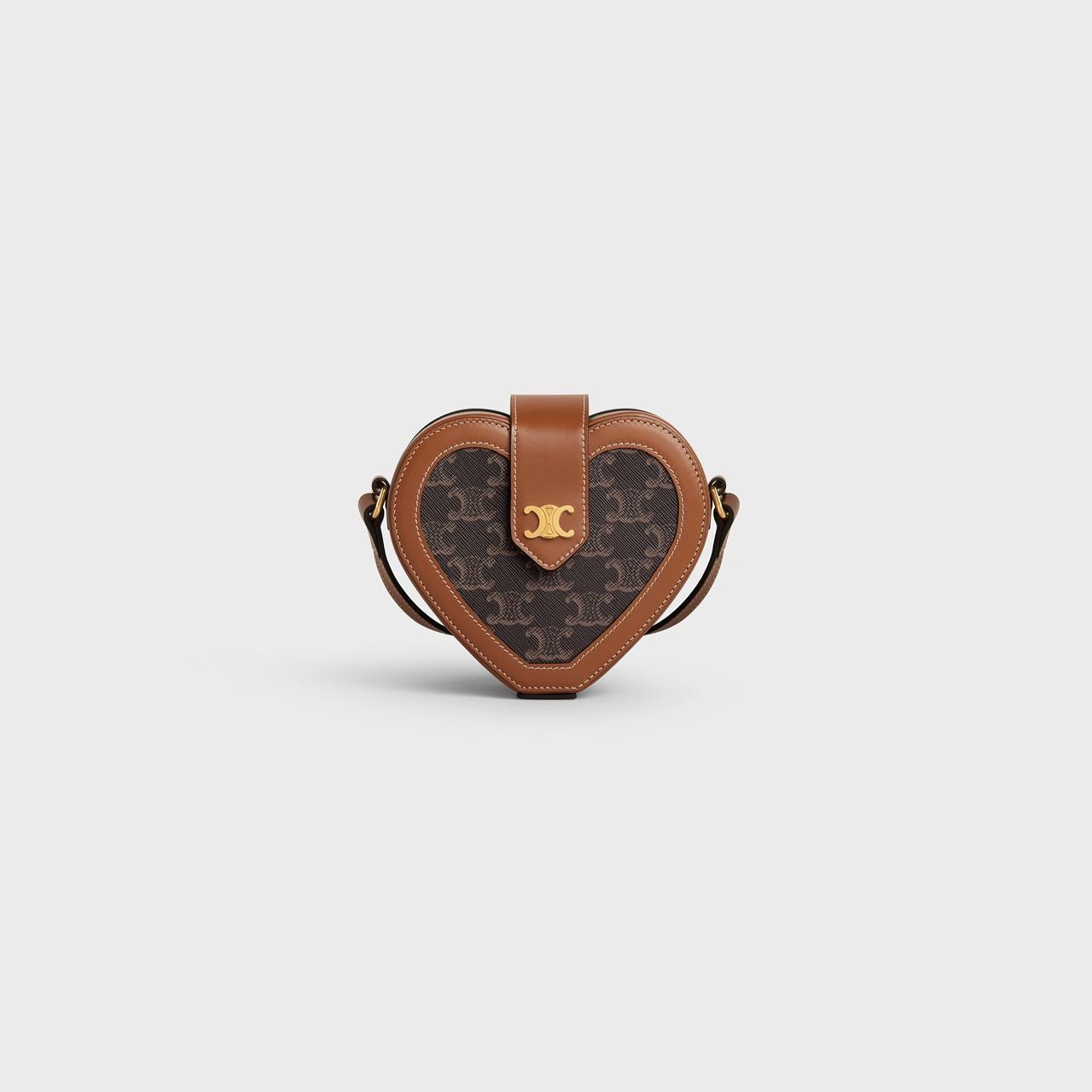 Heart Tambour經典老花皮革緄邊肩背包。NT$82,000。(CELINE提供)