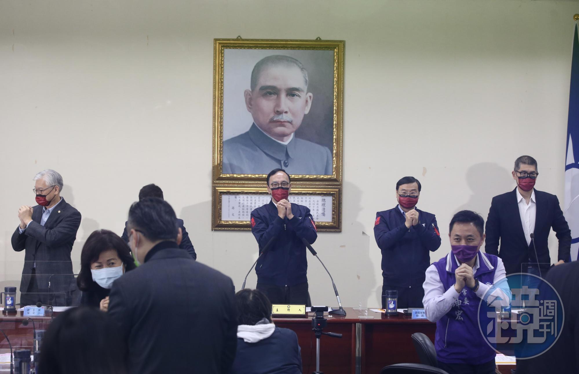 國民黨今召開中常會，主席朱立倫對於年底九合一大選將親自審核建議提名人選及策進輔選工作。