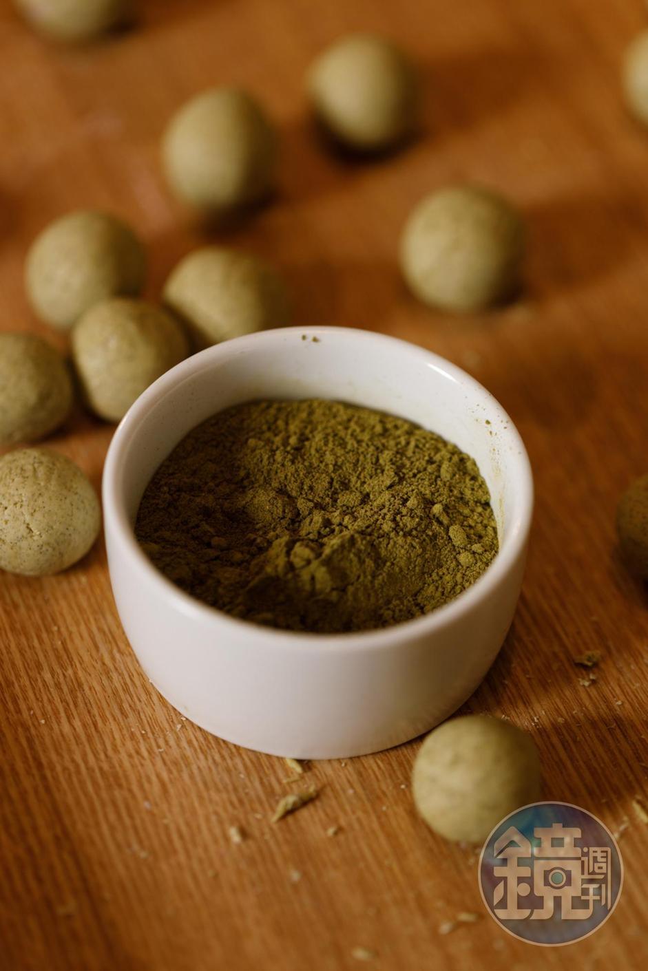 和入礁溪綠茶粉的糯米糰有獨特清香。