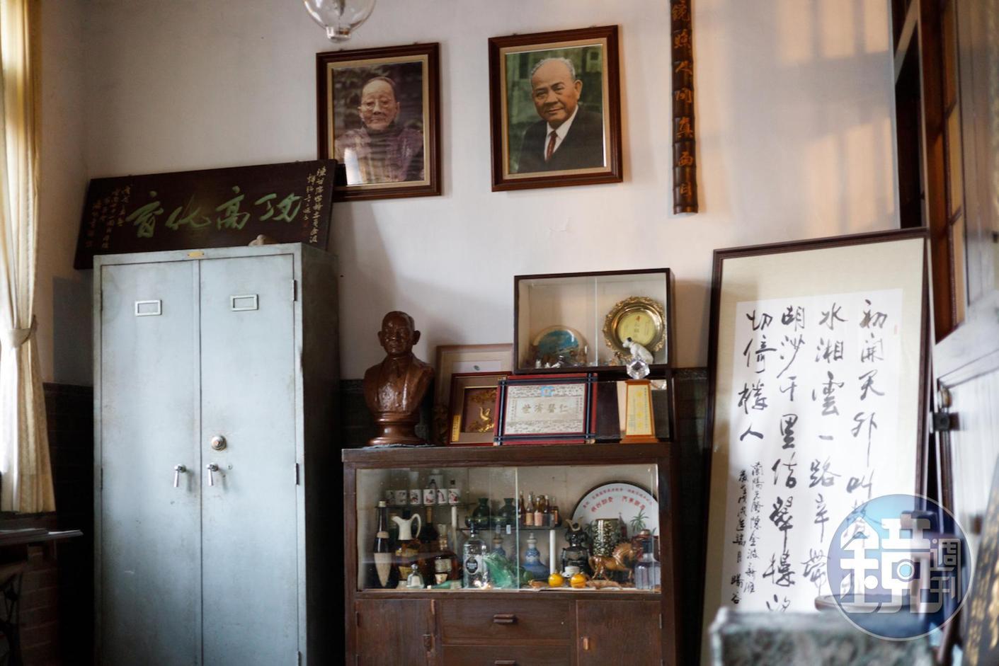 2樓空間可見昔日屋主陳金波醫師的文物展示區。