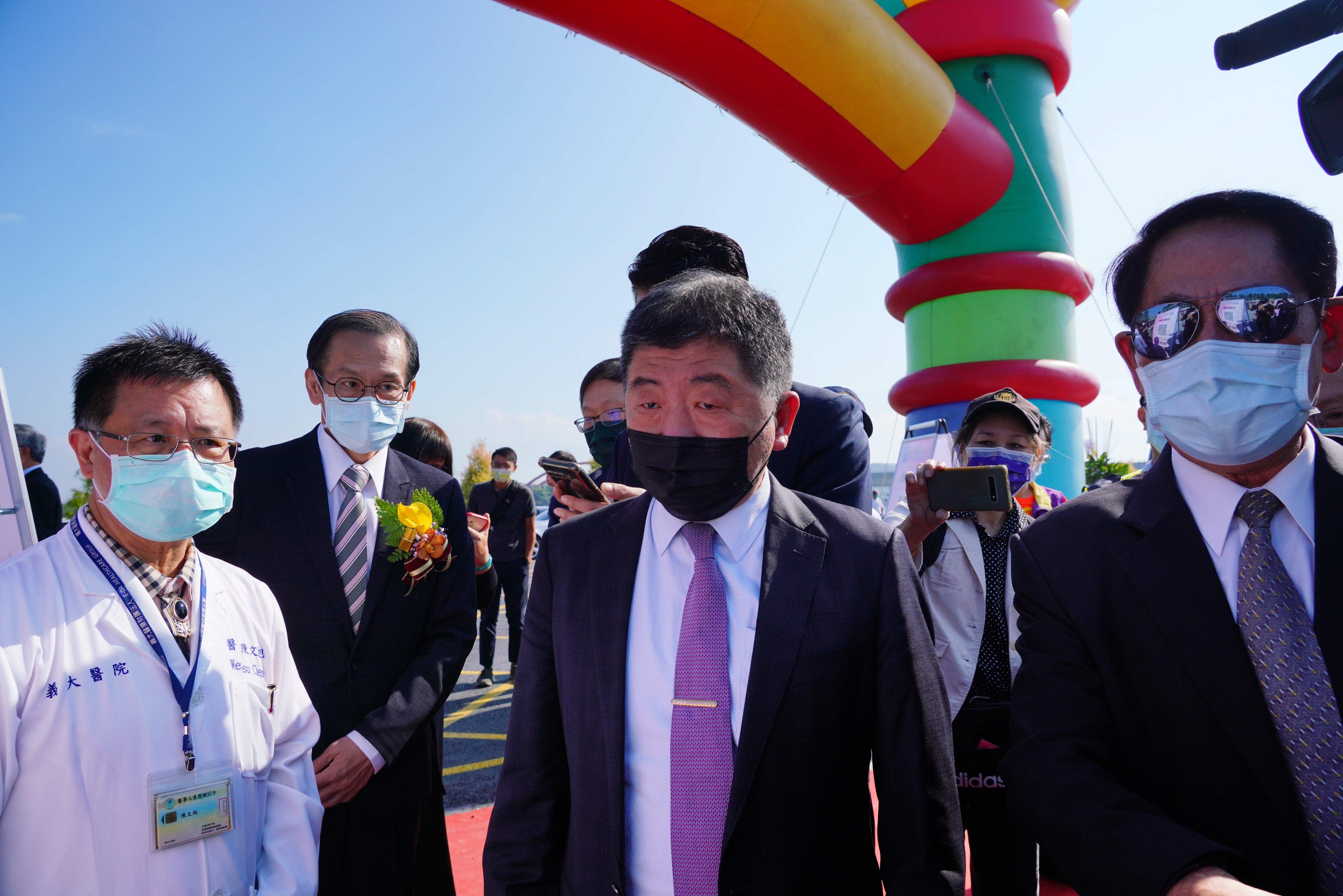 陳時中（中）被認為是民進黨推派出來參選台北市長的第一人選。（本刊資料照）