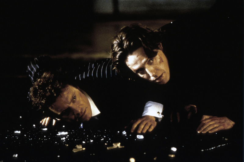 柯林佛斯與休葛蘭兩大男神在《BJ單身日記》中在街頭大打出手，2人笨拙的打法如同小學生般幼稚，製造不少笑點。（双喜提供）