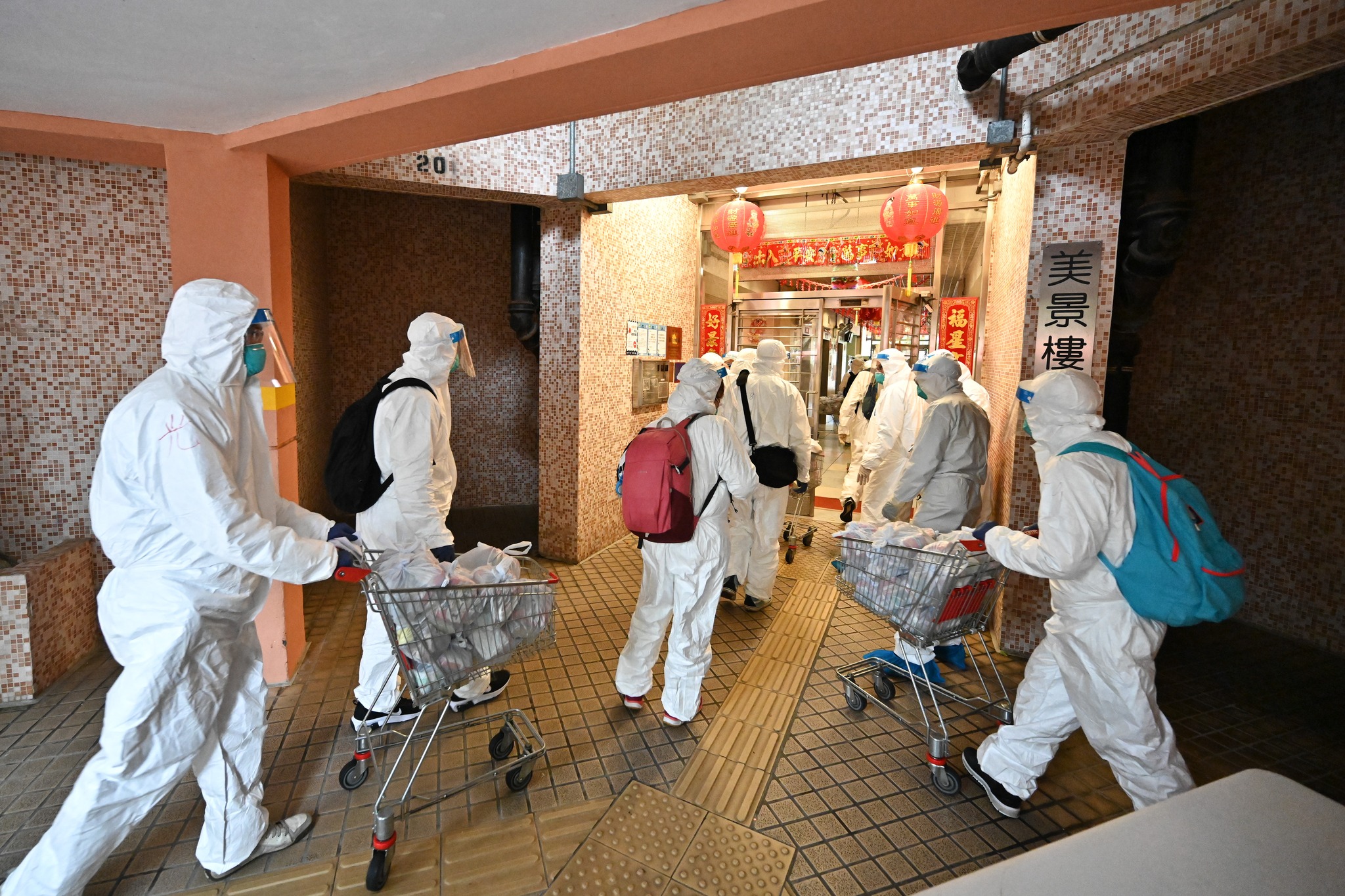 香港近日連日確診倍增，醫療瀕臨潰堤，示意圖。（翻攝自林鄭月娥臉書）