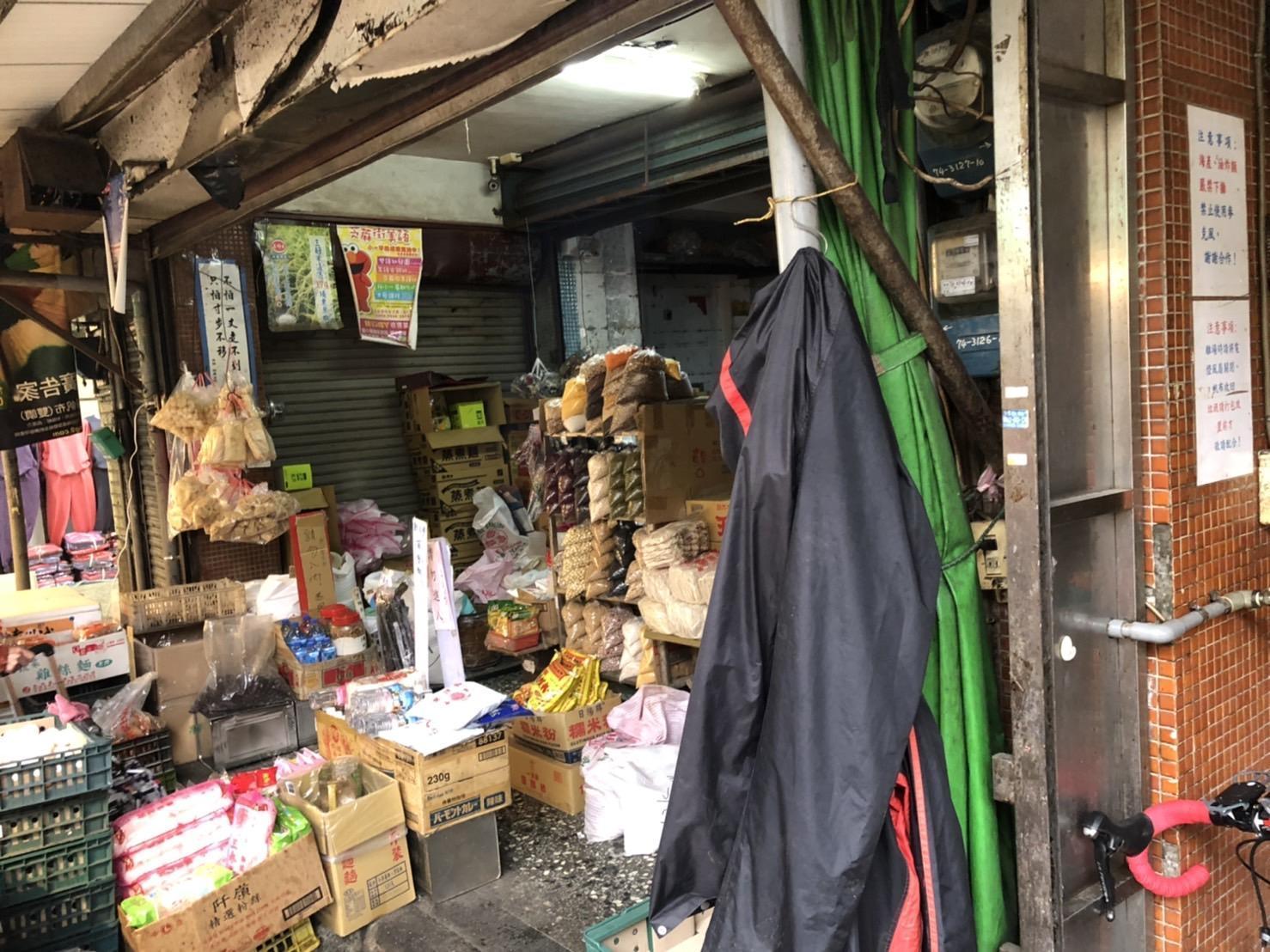 商家挾雞蛋強賣其他商品,遭到民眾檢舉提告。(翻攝畫面)