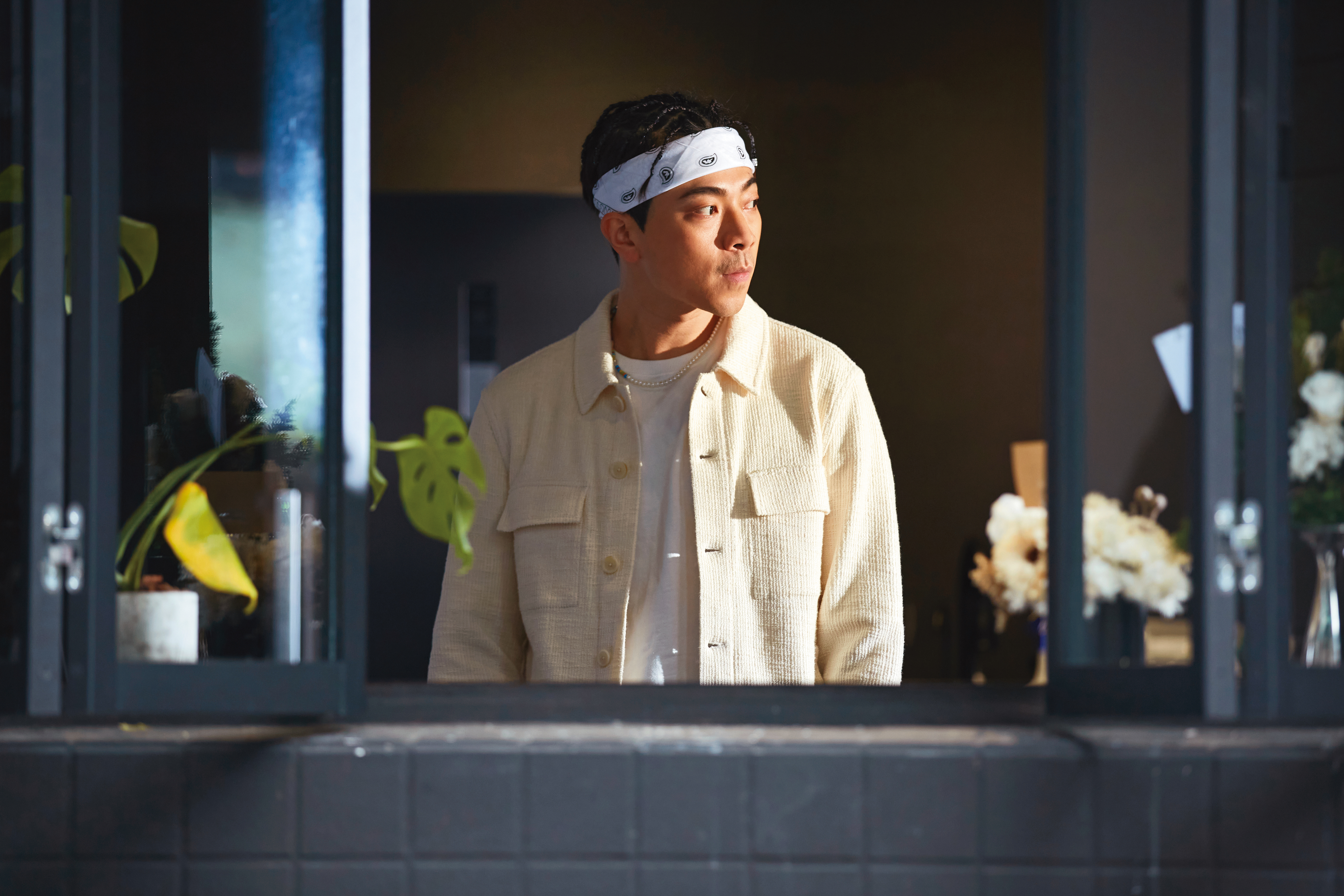 正義去年開了咖啡廳，斜槓經營多樣副業。