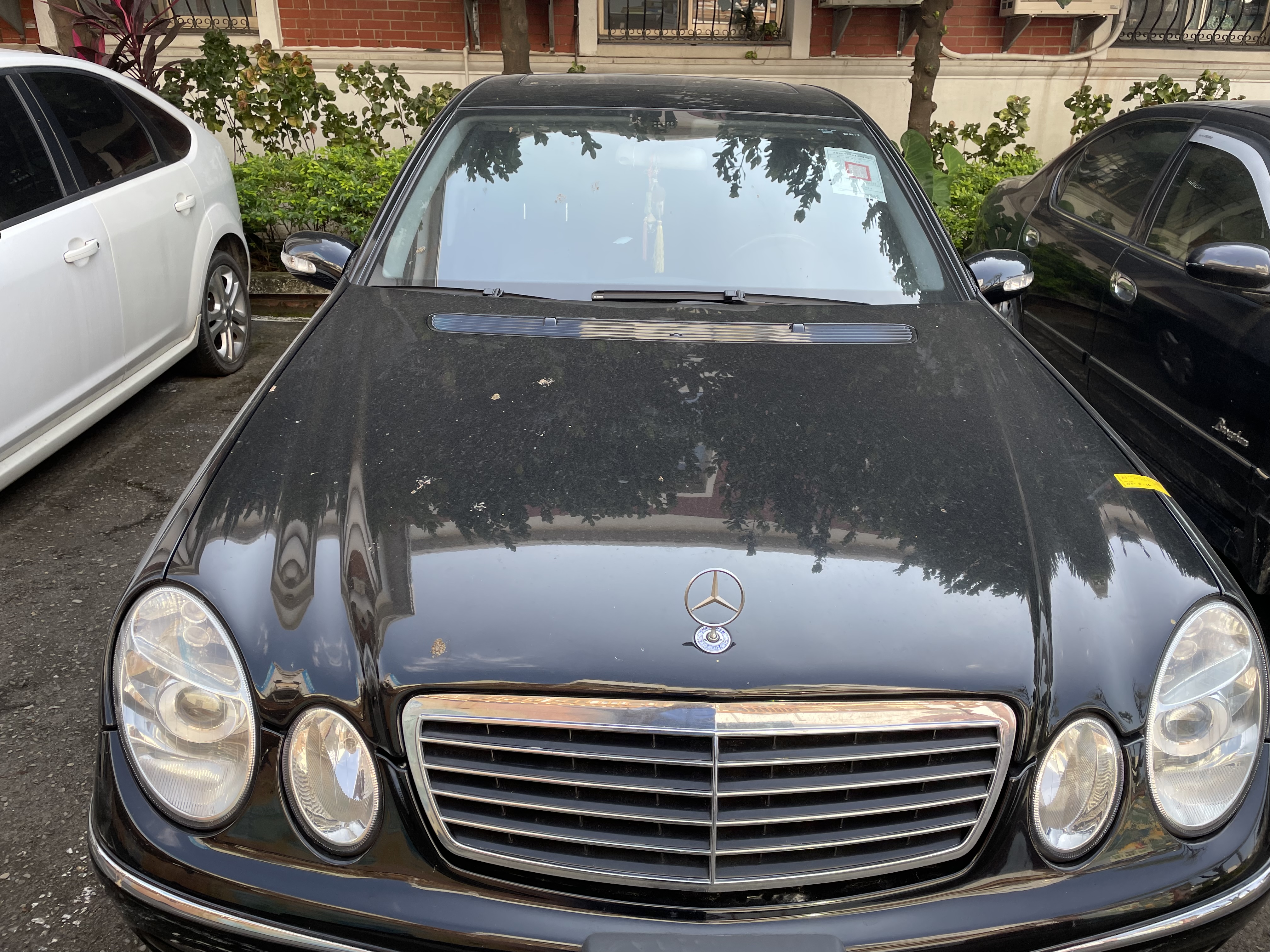 2004年賓士E320轎車二次法拍，一元起標。（行政執行署台南分署提供）