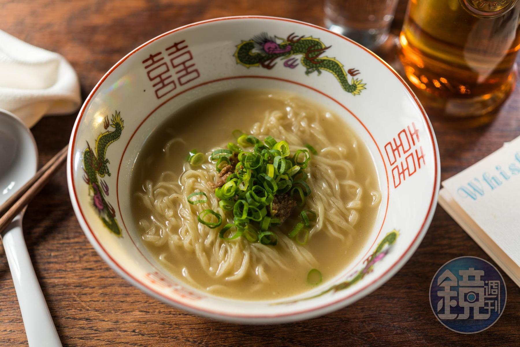 「家元意麵」為台南限定版本,以雞白湯搭配阿元肉臊意麵,香氣醇厚。(140元/份)