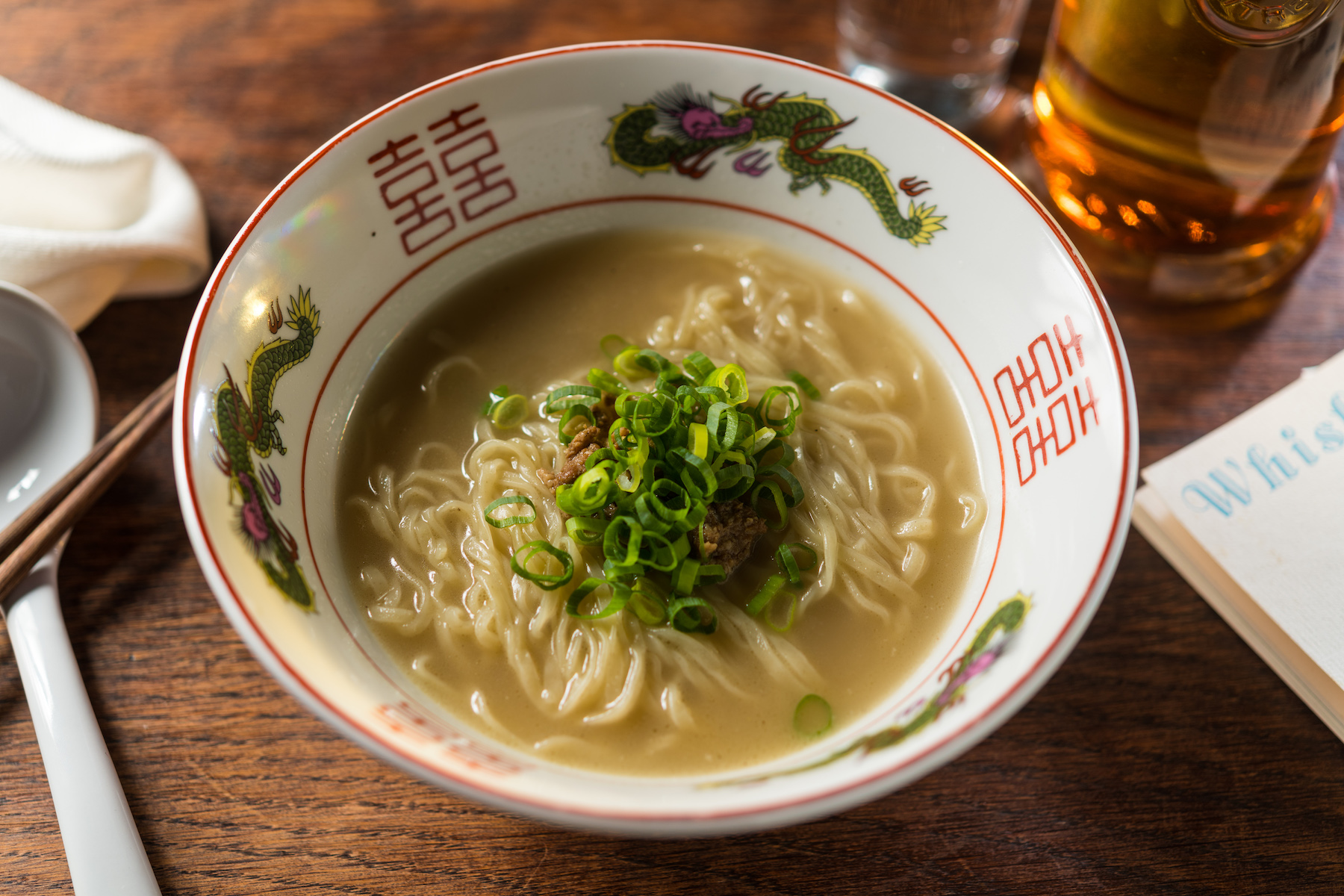 「家元意麵」為台南限定版本，以雞白湯搭配阿元肉臊意麵，香氣醇厚。（140元／份）