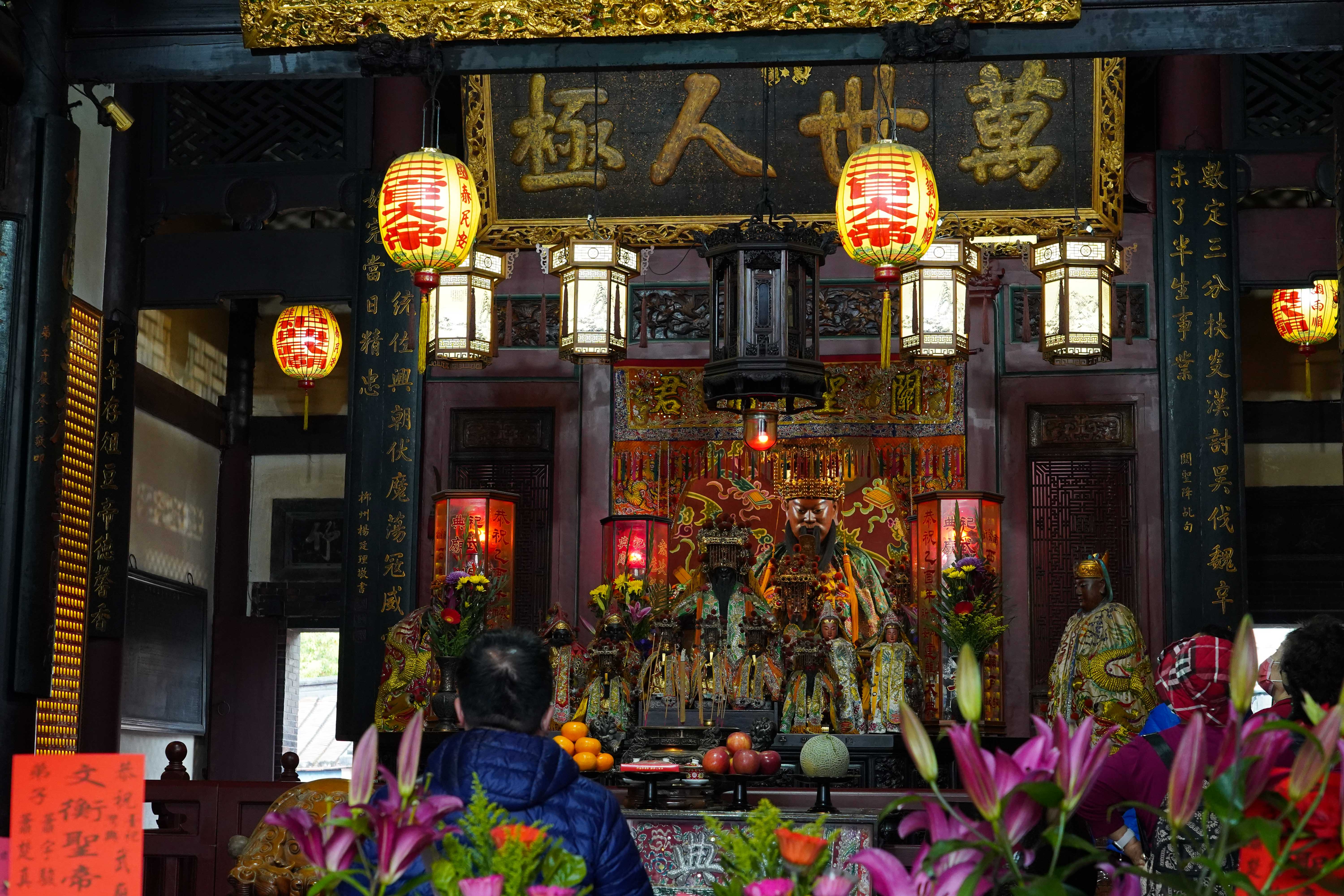 台南祀典武廟最有名的匾額，萬世人極，位於神龕上方，為咸豐皇帝御筆。