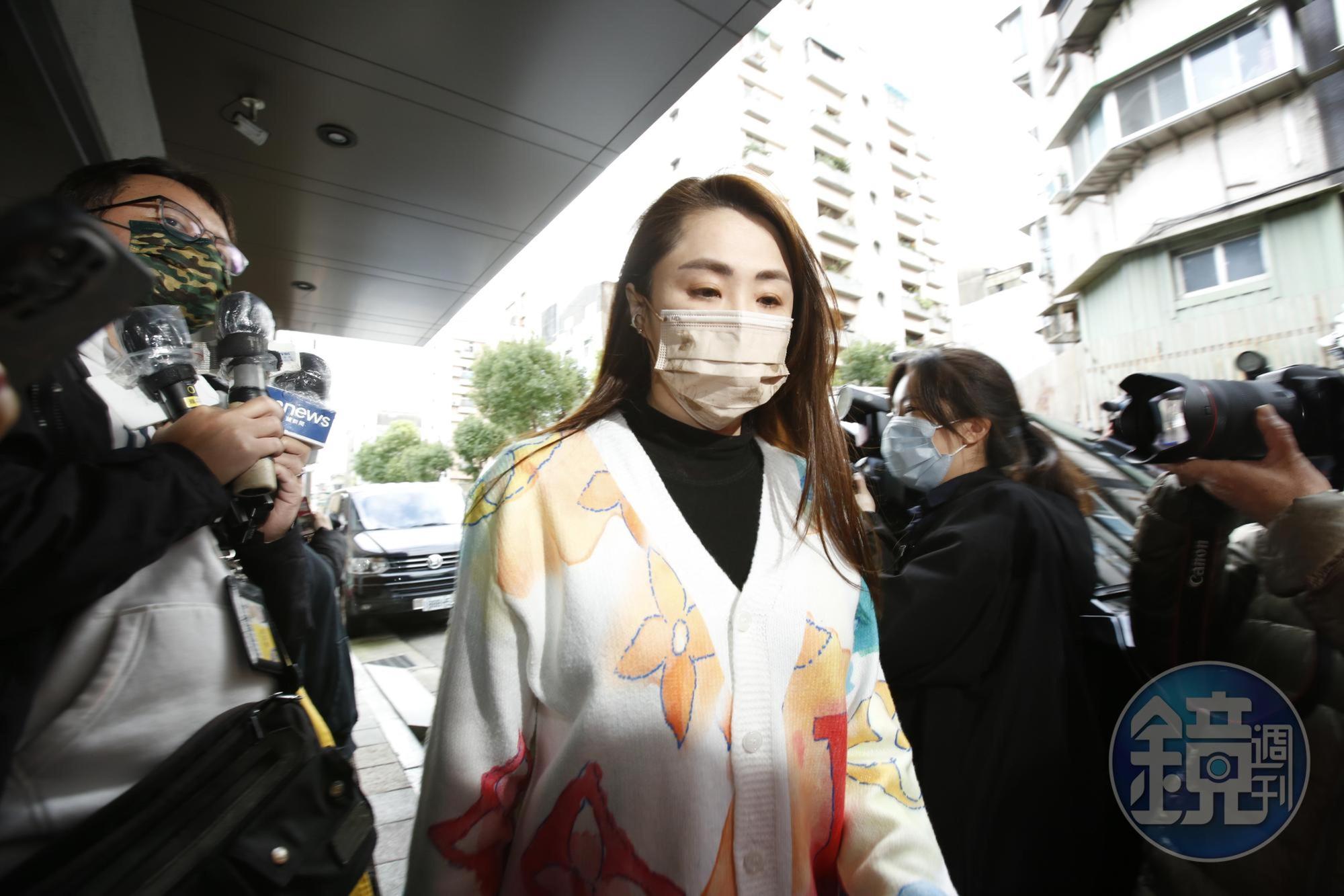 李婉鈺到明金成的靈堂表達悼念之意。