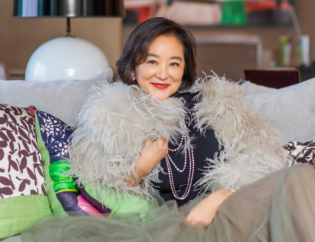 林青霞面對粉絲「求娶」，表明人妻身分「姊是有夫之婦」。（翻攝林青霞微博）