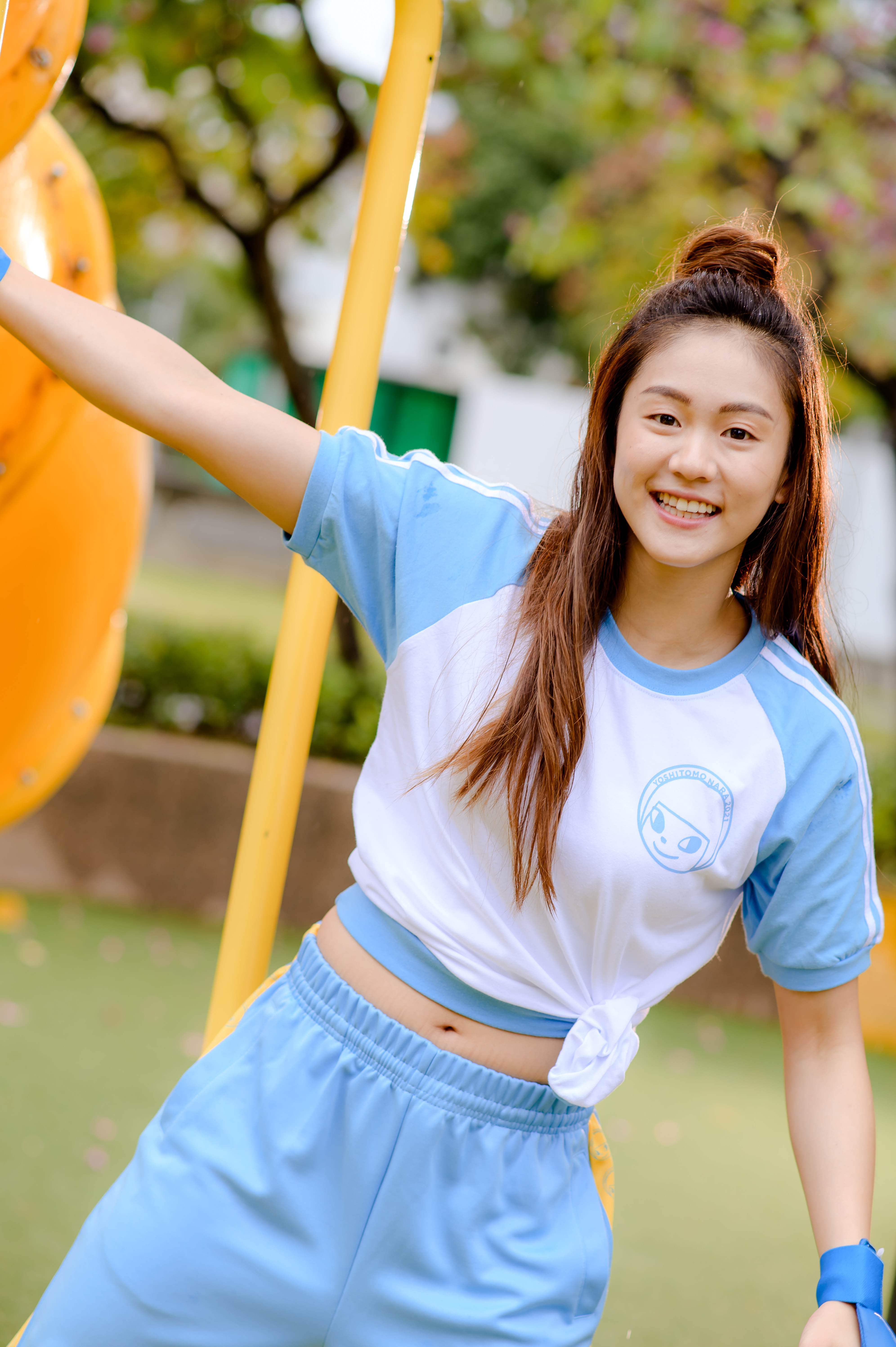 空手道好手文姿云穿上「奈良美智體育服」,興奮直呼「好像重回學生時代!」(文化總會提供)