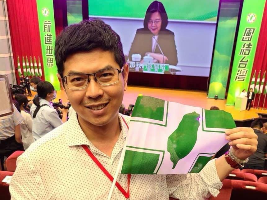 市議員周永鴻痛批盧秀燕添購「純鍺偵測器」是浪費、作秀。（翻攝自周永鴻臉書）